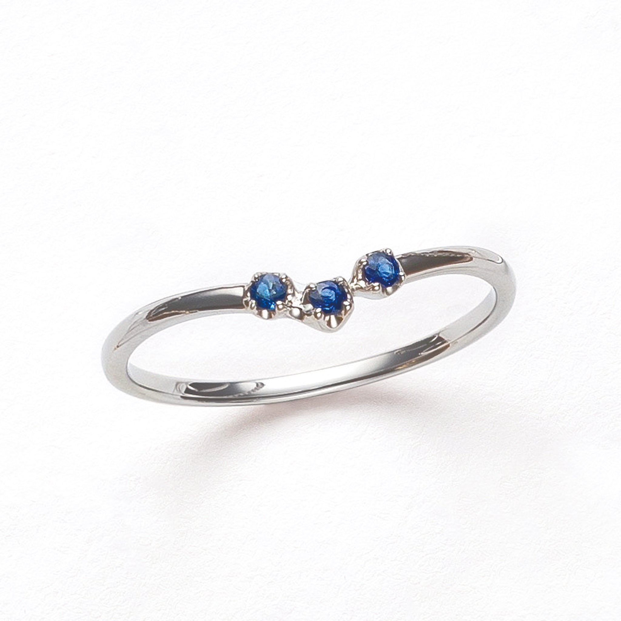 サファイア プラチナリング(V字/9月誕生石)《25N02204》