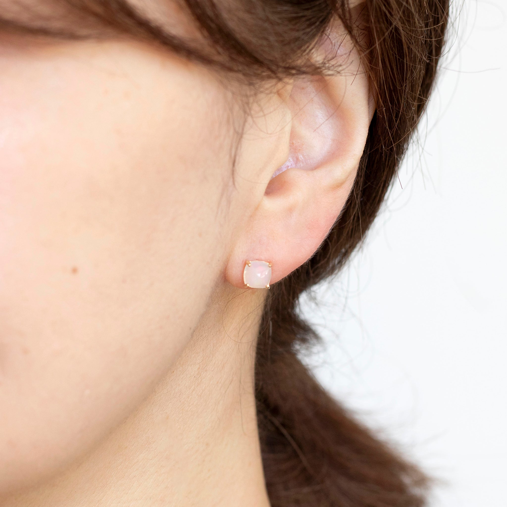 オパール K10ピアス(シュガーローフカット/10月誕生石)《25N02206》