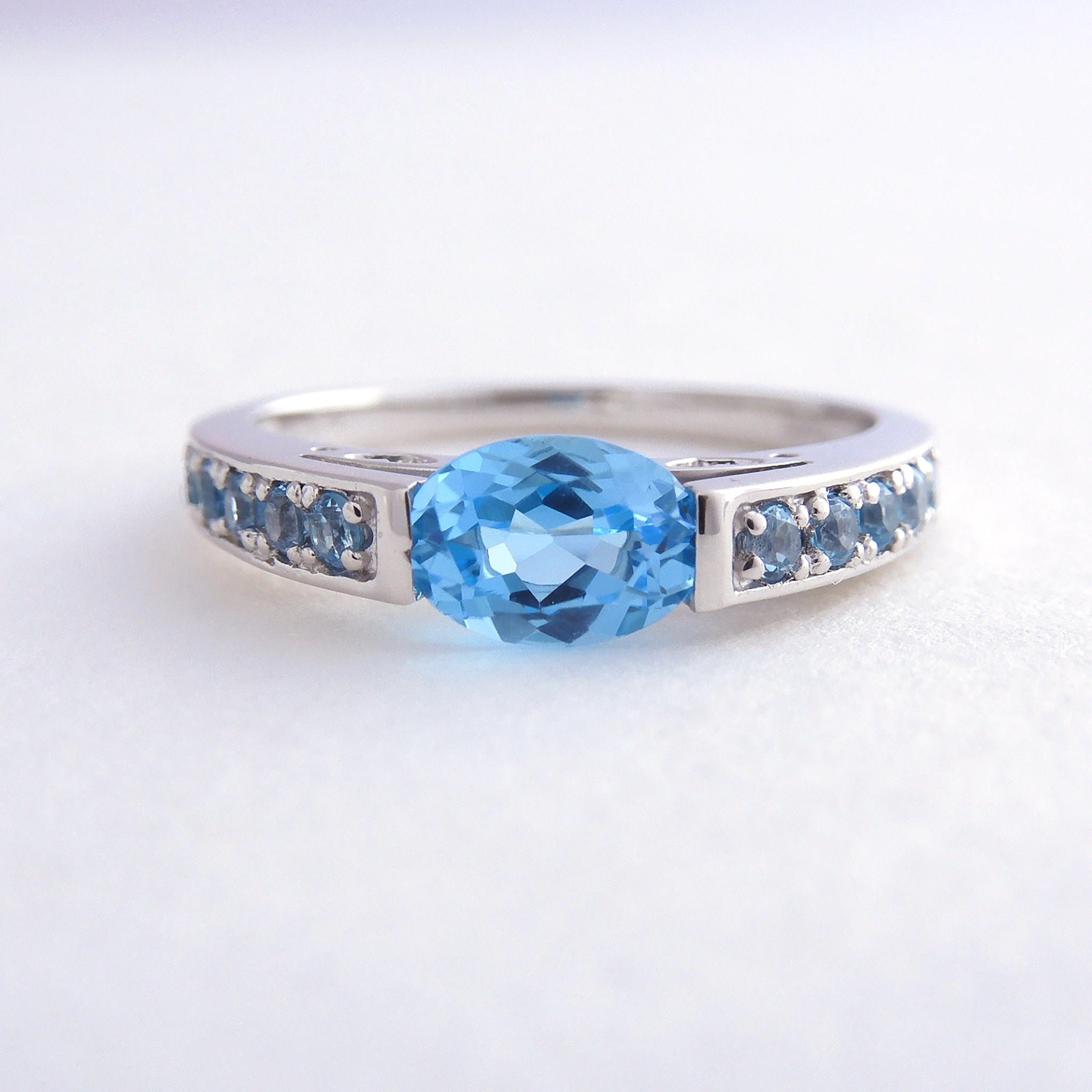 ブルートパーズ プラチナリング(11月誕生石)《25N02305》