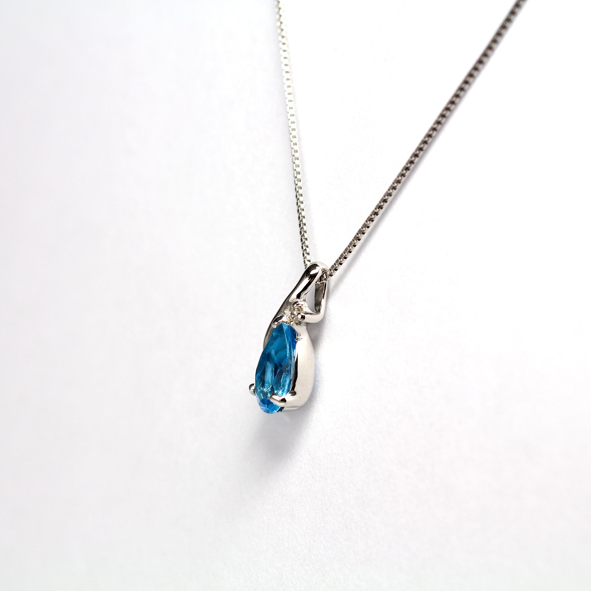 ブルートパーズ プラチナネックレス(ペアシェイプ/11月誕生石)《25N02308》