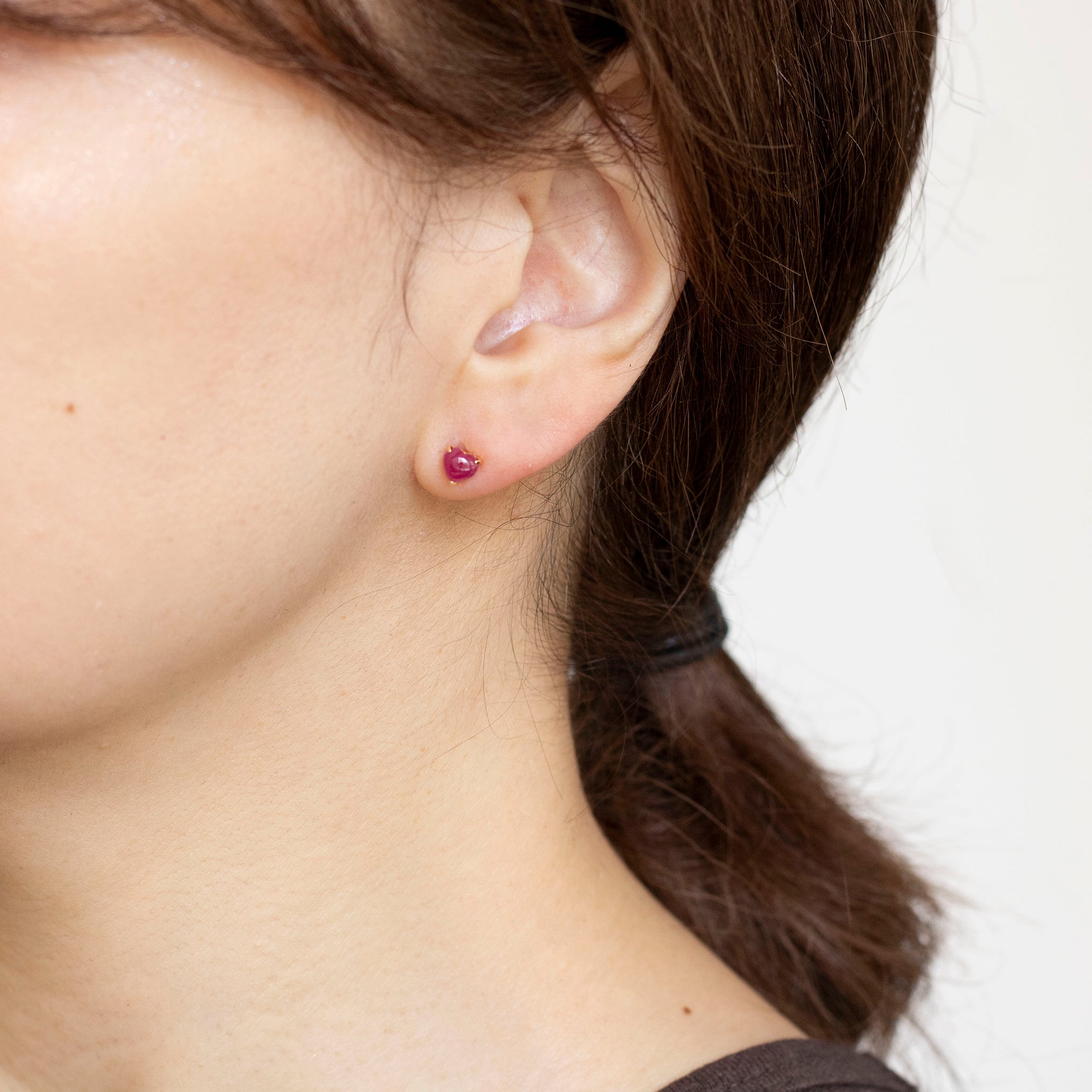 ルビー K18ピアス(カボションカット/ハートモチーフ/7月誕生石)《25N02410》