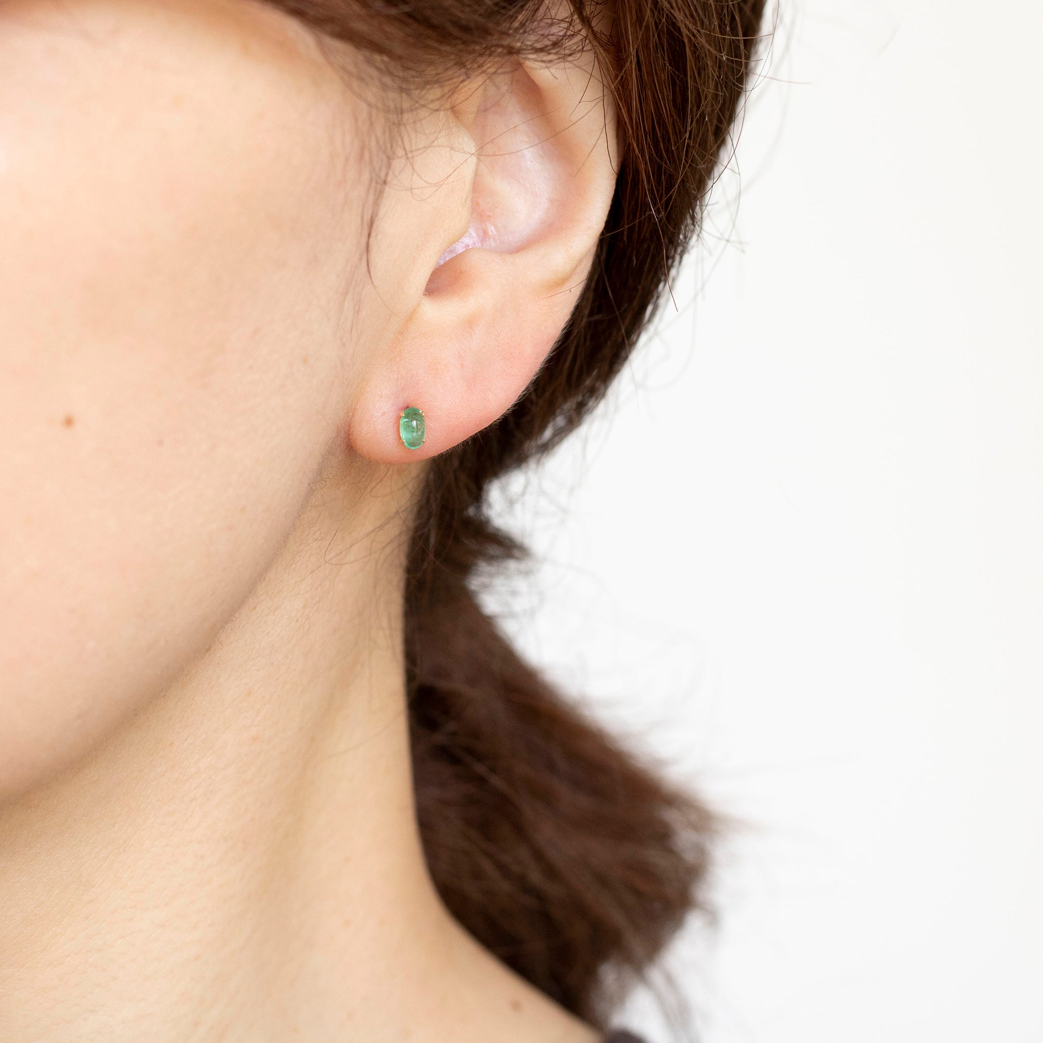 エメラルド K18ピアス(カボションカット/5月誕生石)《25N02503》