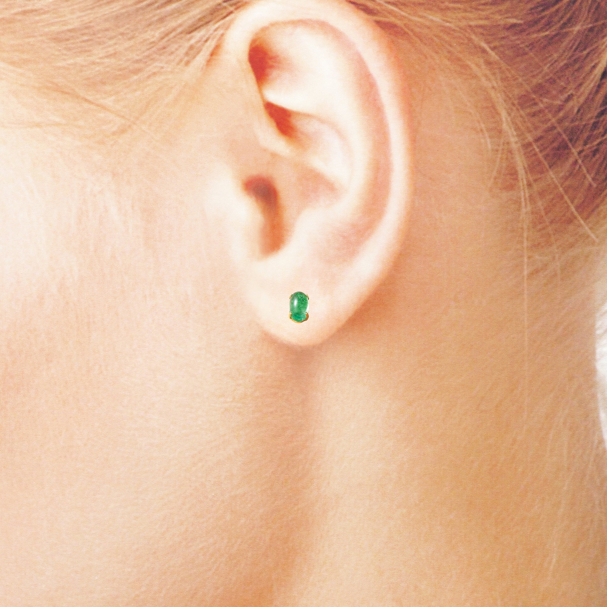 エメラルド K18ピアス(カボションカット/5月誕生石)《25N02503》