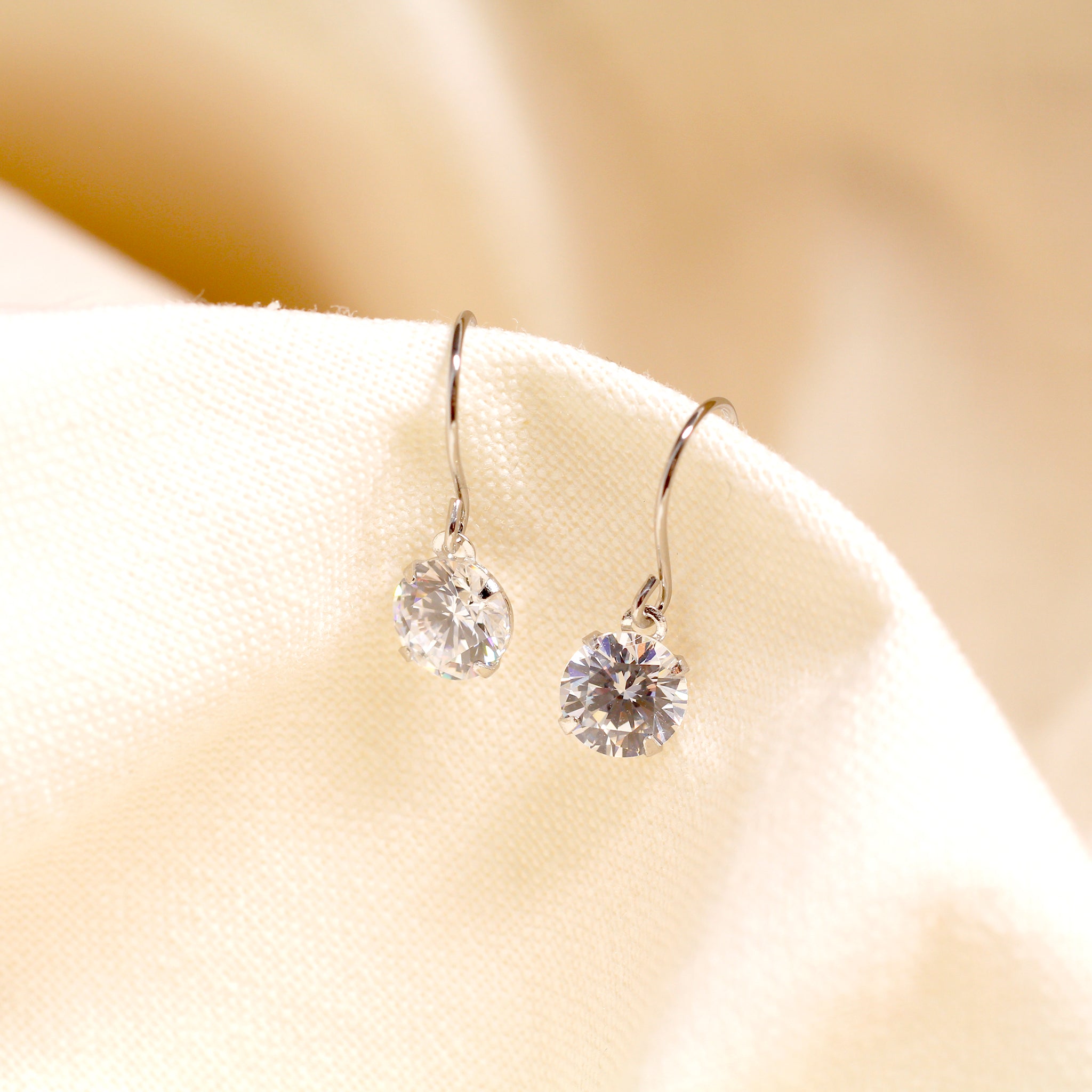 キュービックジルコニア プラチナピアス《25N02507》