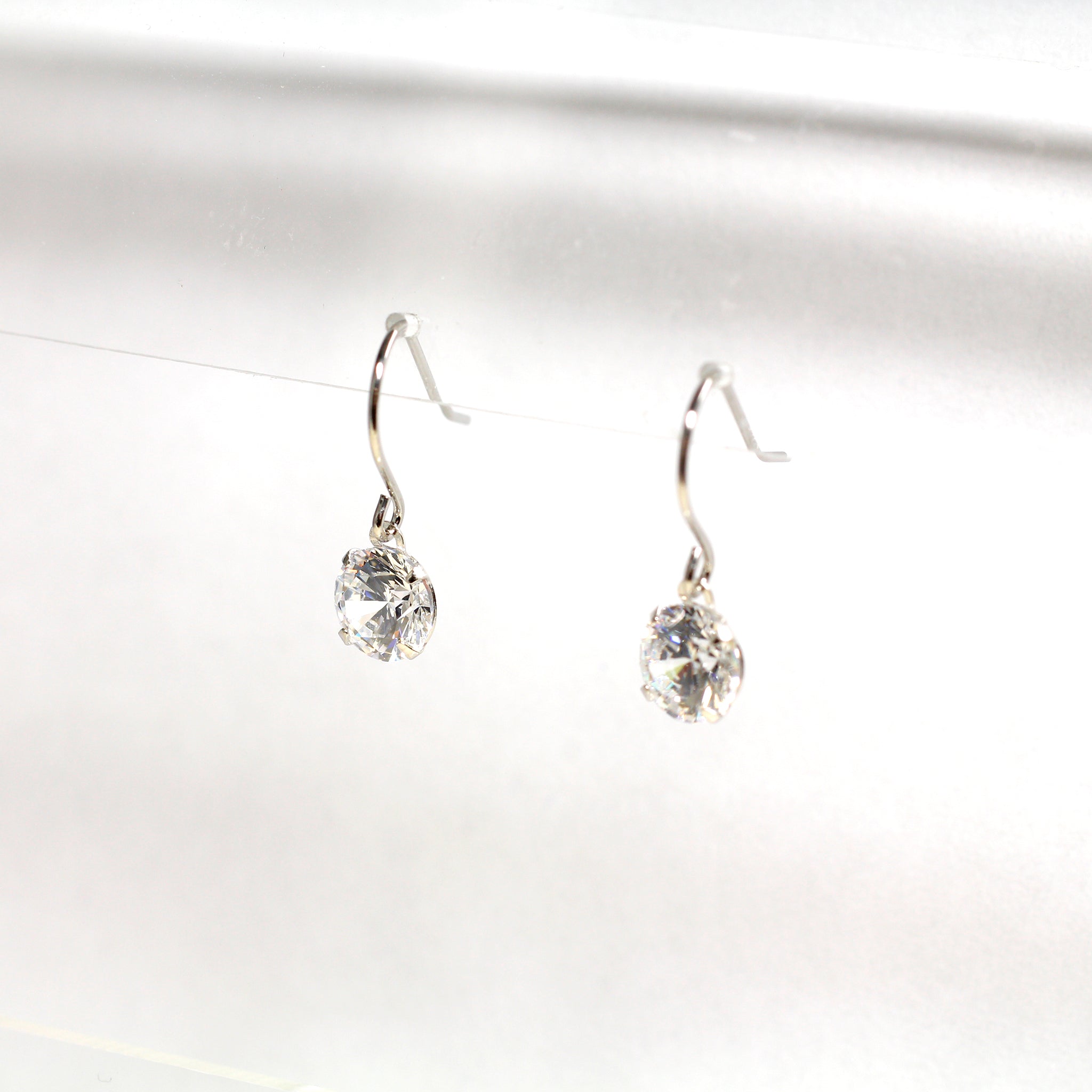 キュービックジルコニア プラチナピアス《25N02507》