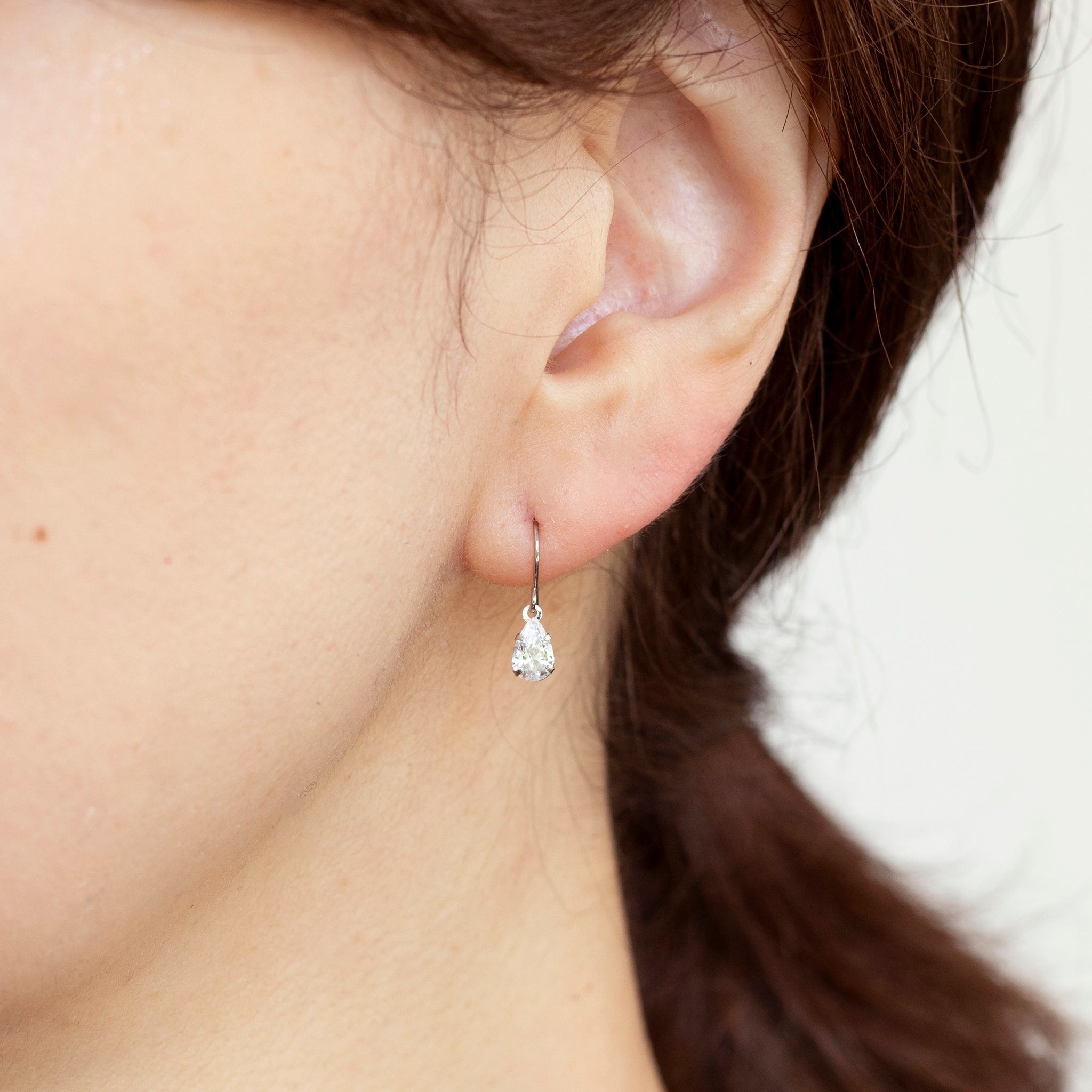 キュービックジルコニア プラチナピアス(ペアシェイプカット)《25N02508》