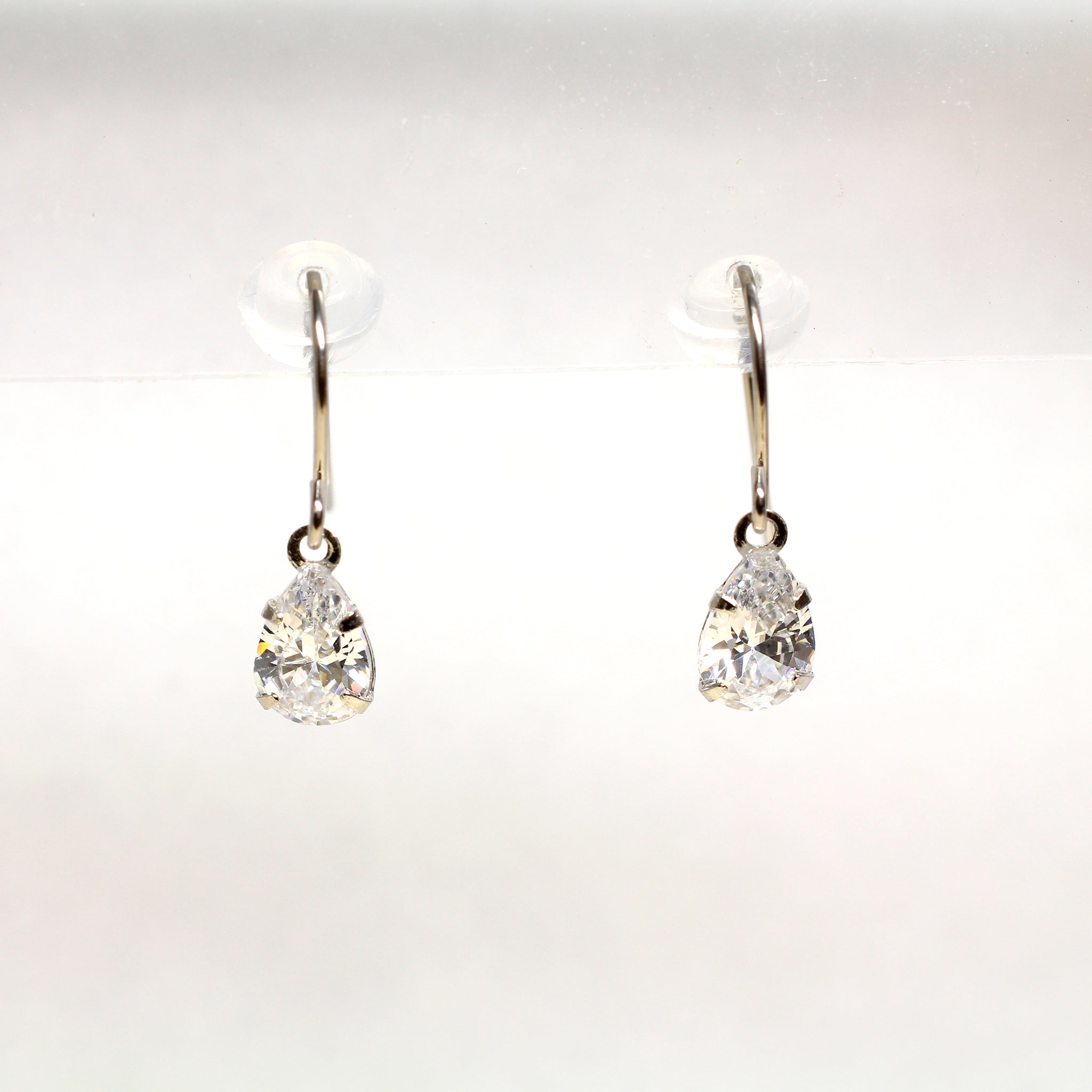 キュービックジルコニア プラチナピアス(ペアシェイプカット)《25N02508》