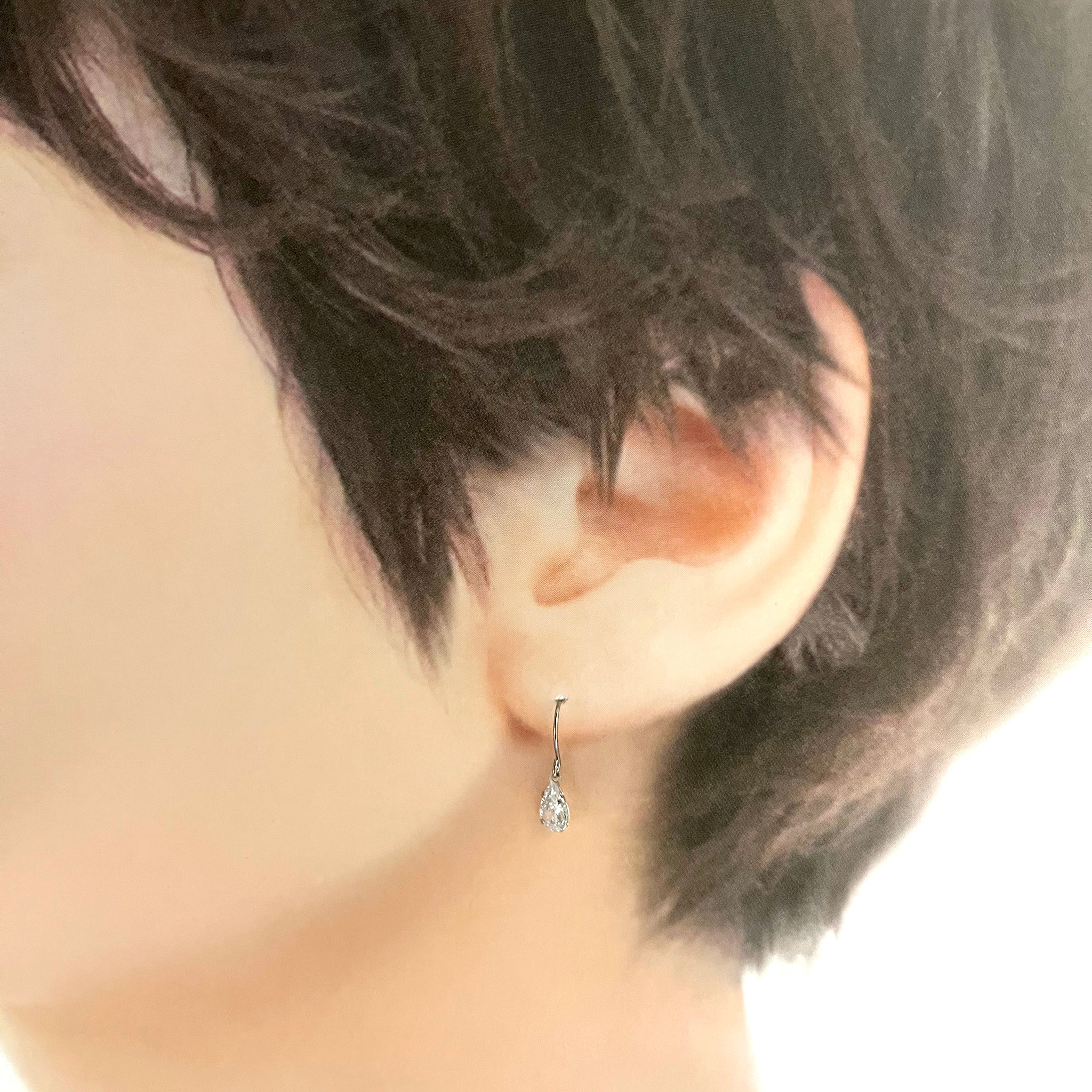 キュービックジルコニア プラチナピアス(ペアシェイプカット)《25N02508》