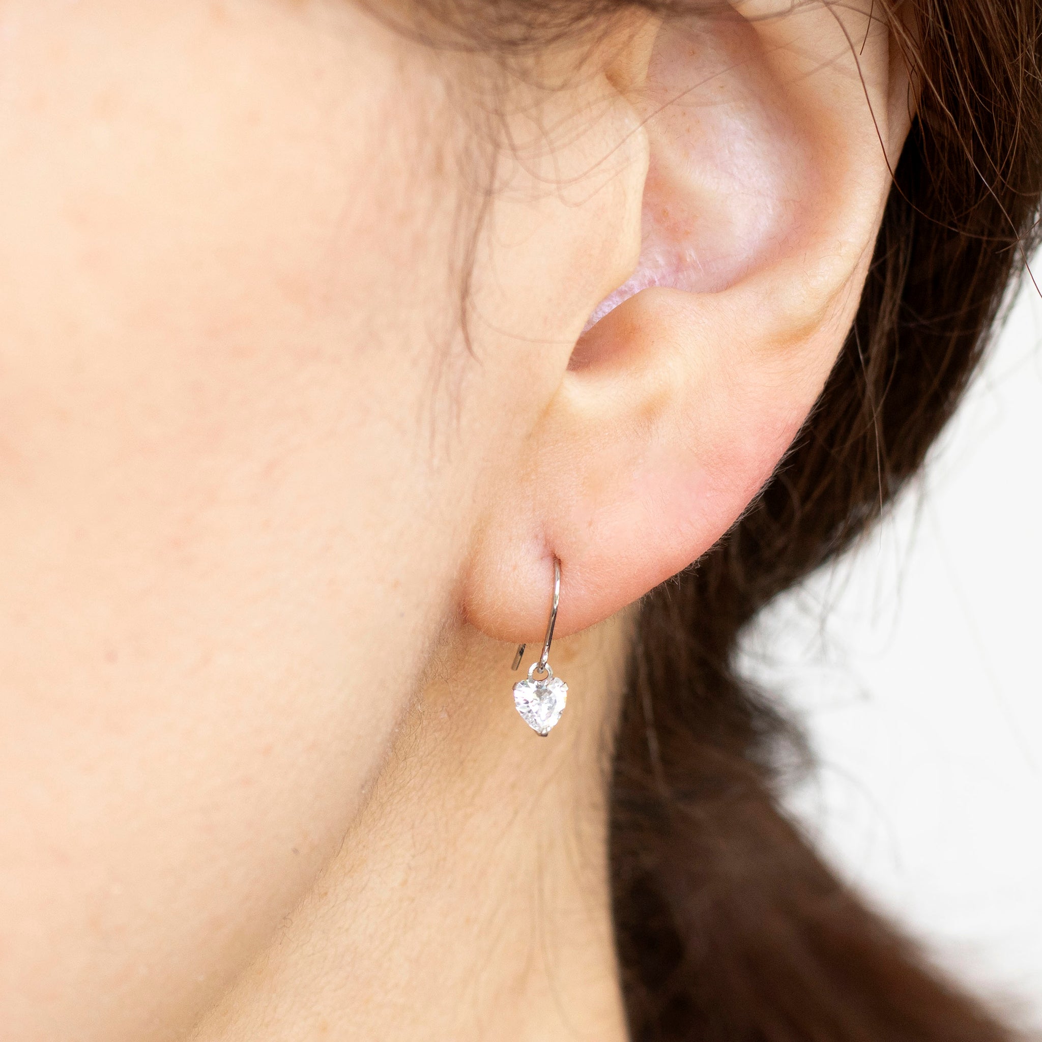 キュービックジルコニア プラチナピアス(ハートシェイプカット)《25N02509》