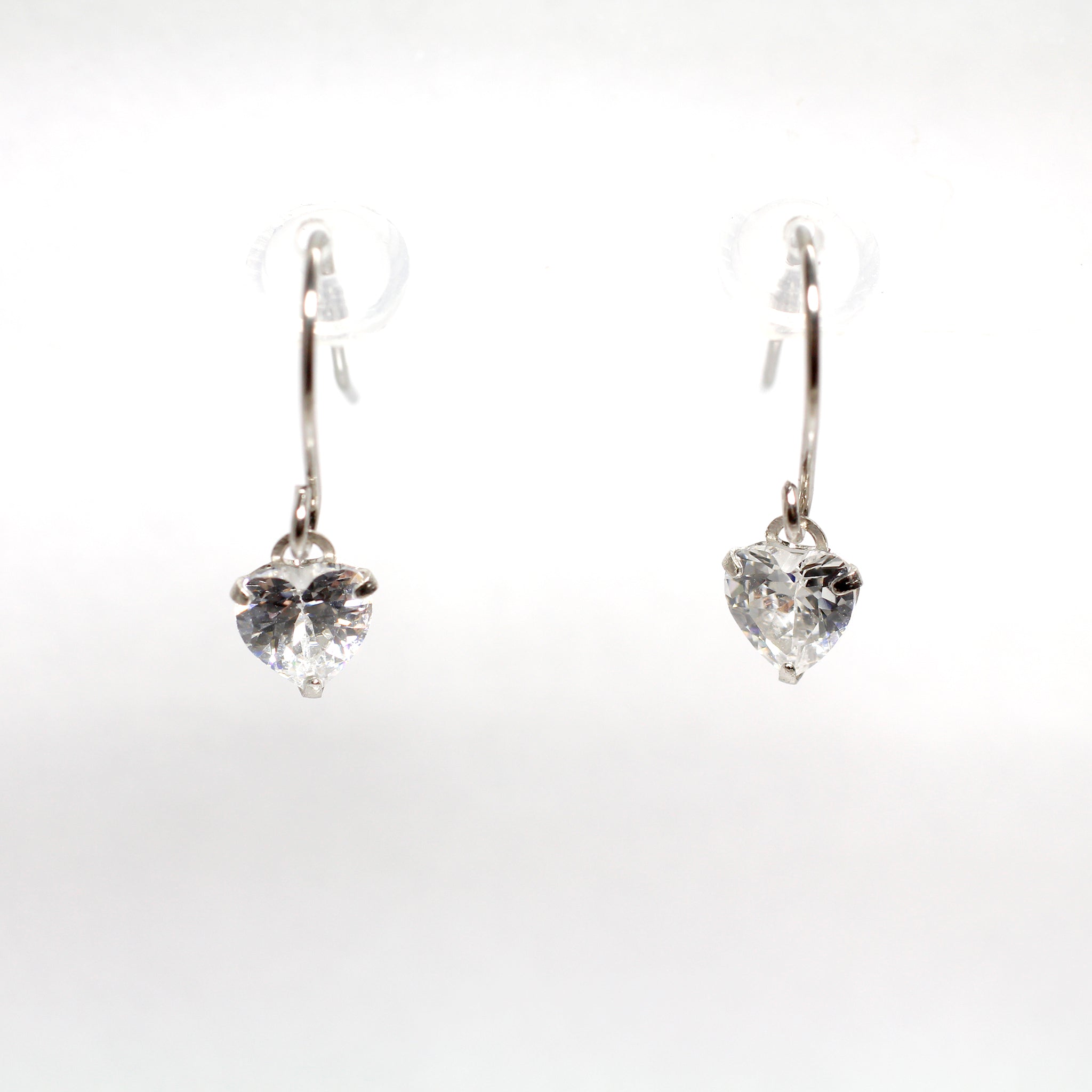 キュービックジルコニア プラチナピアス(ハートシェイプカット)《25N02509》