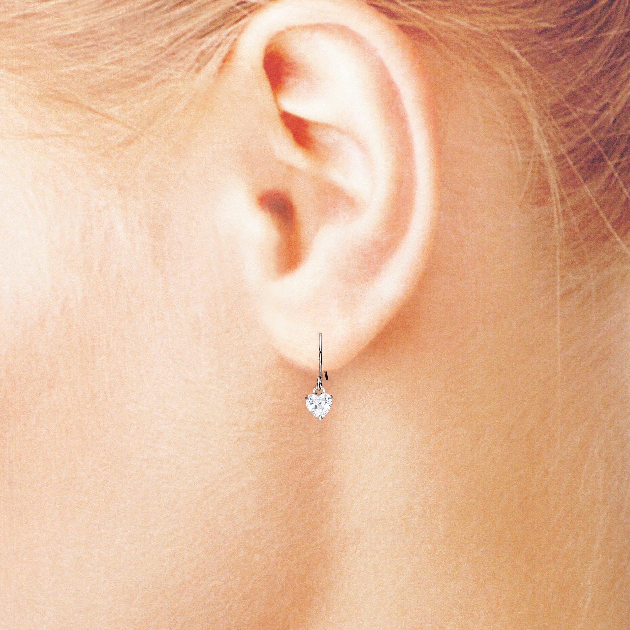 キュービックジルコニア プラチナピアス(ハートシェイプカット)《25N02509》