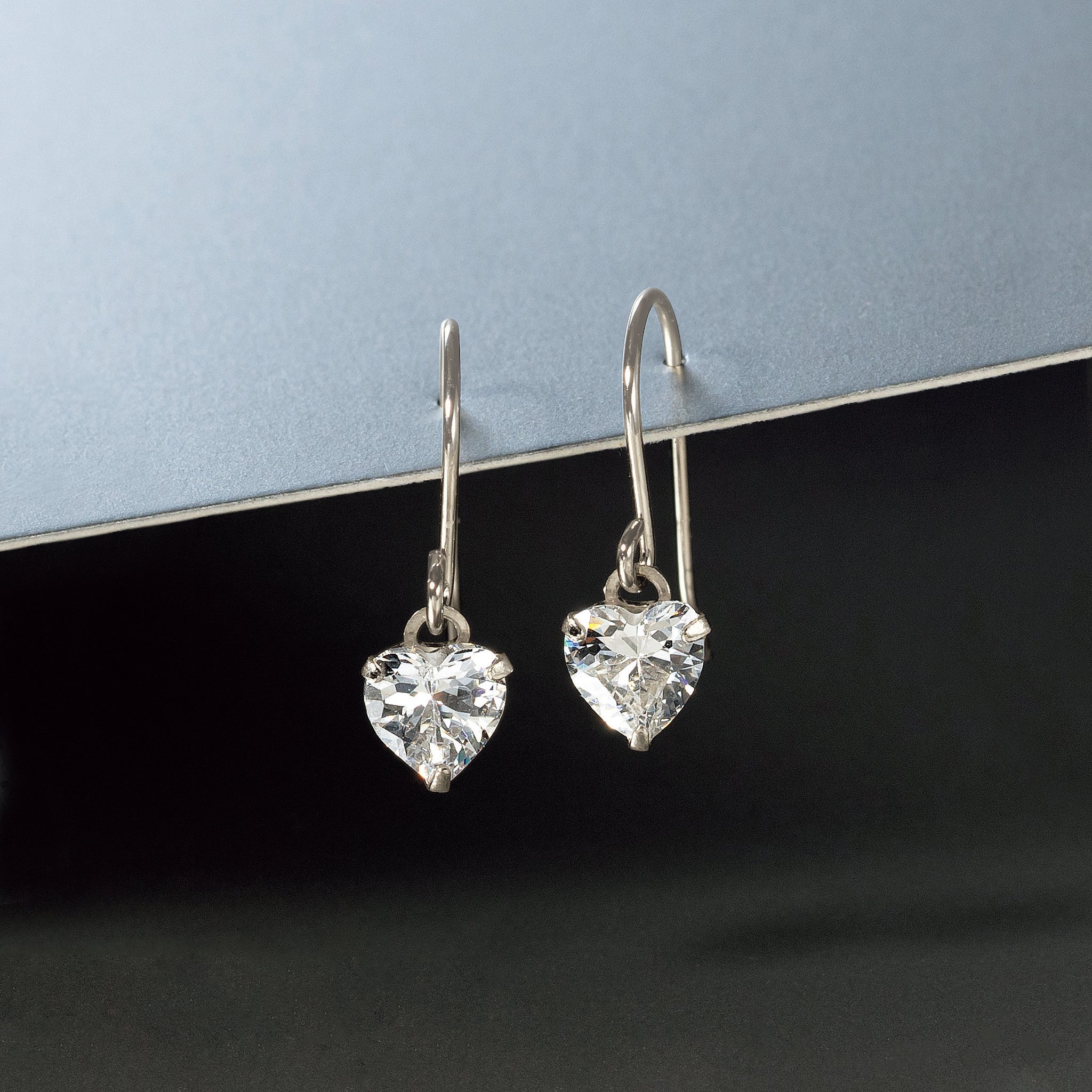キュービックジルコニア プラチナピアス(ハートシェイプカット)《25N02509》
