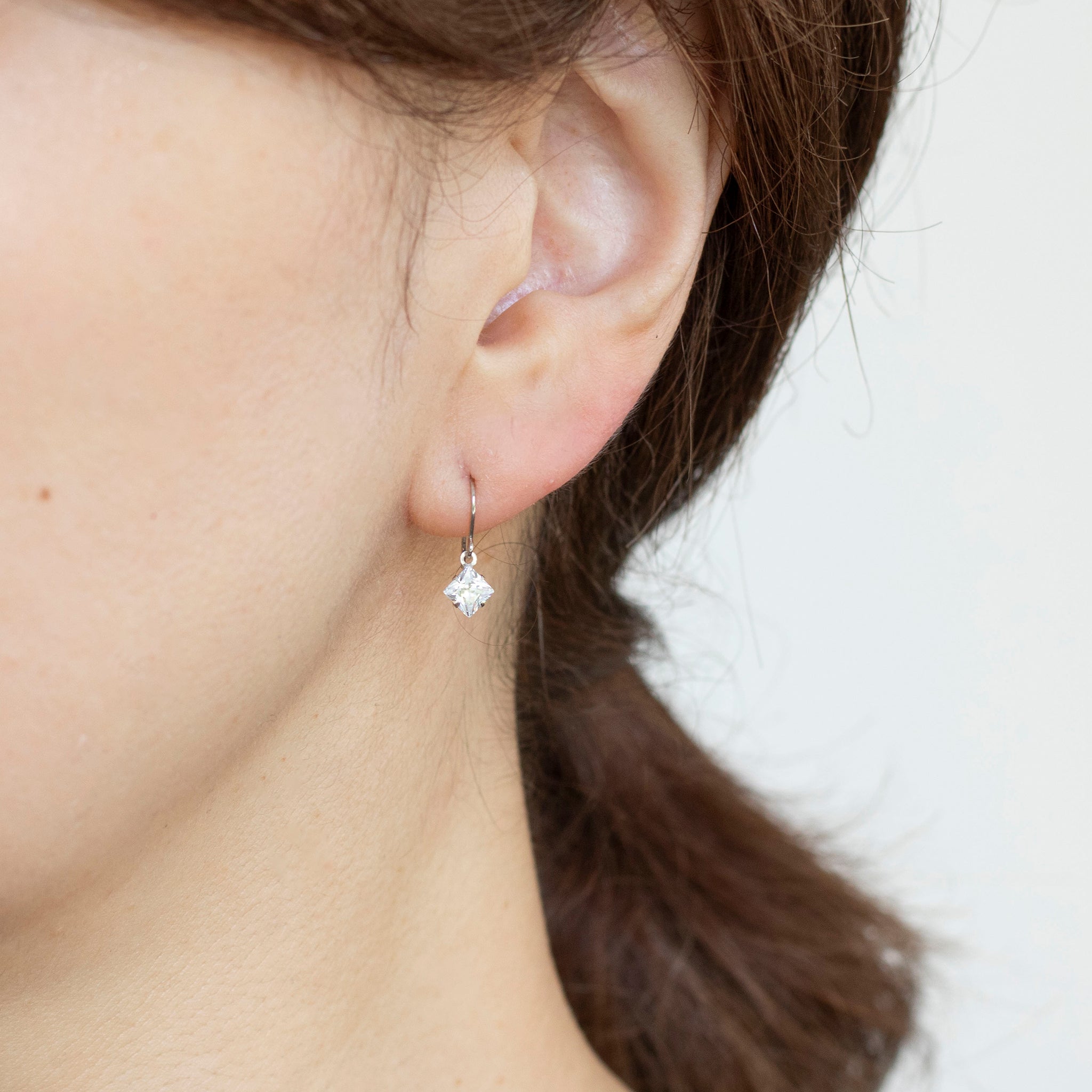 キュービックジルコニア プラチナピアス(スクエアカット)《25N02510》