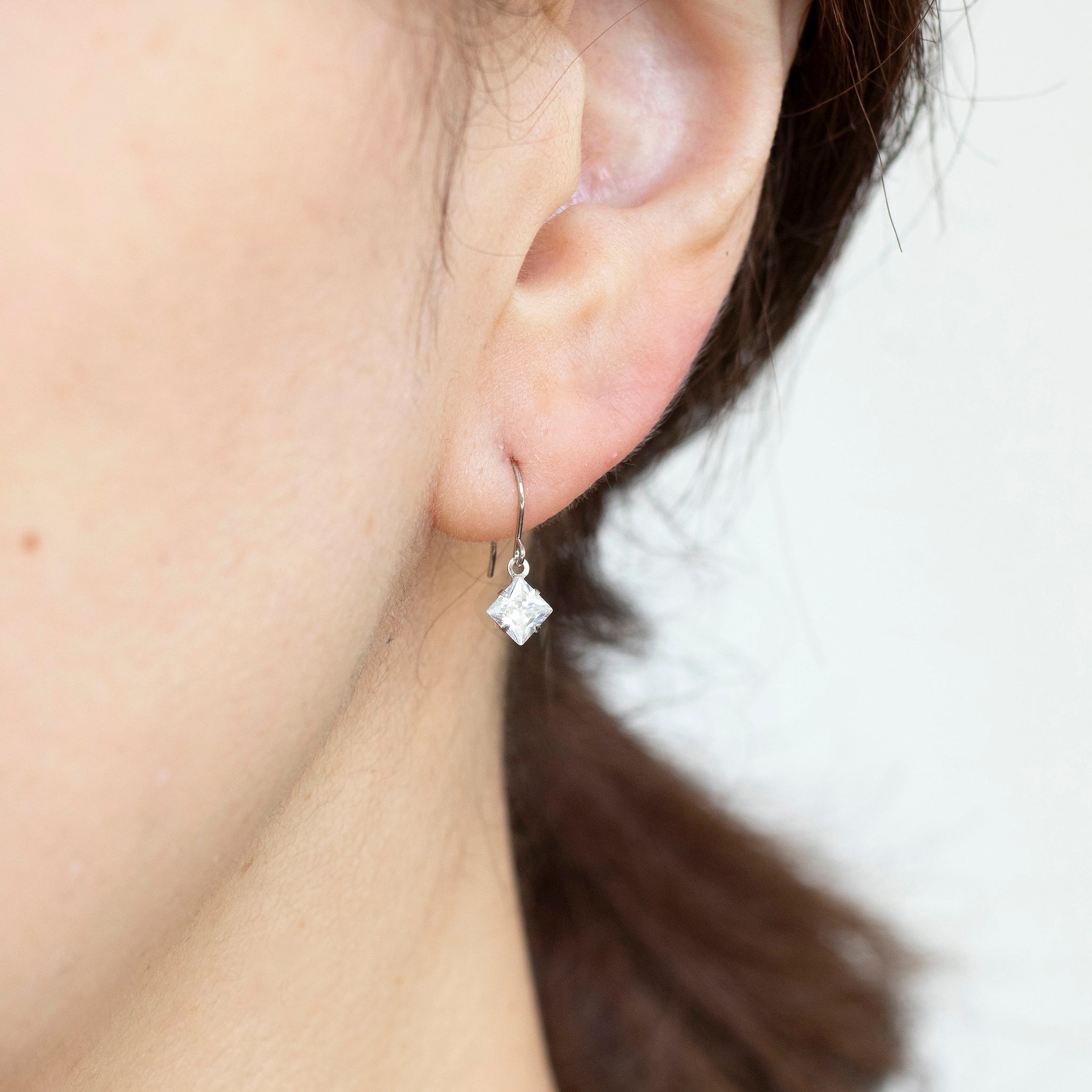 キュービックジルコニア プラチナピアス(スクエアカット)《25N02510》