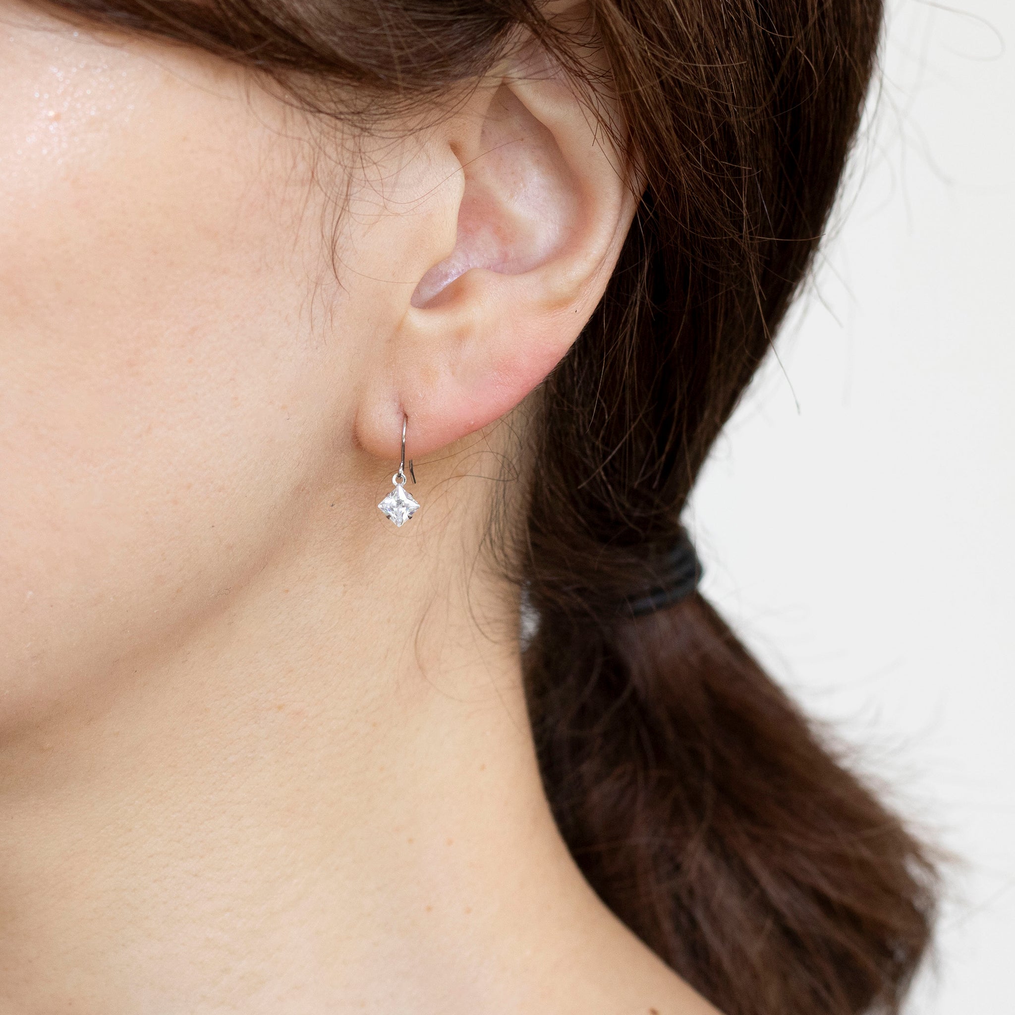 キュービックジルコニア プラチナピアス(スクエアカット)《25N02510》