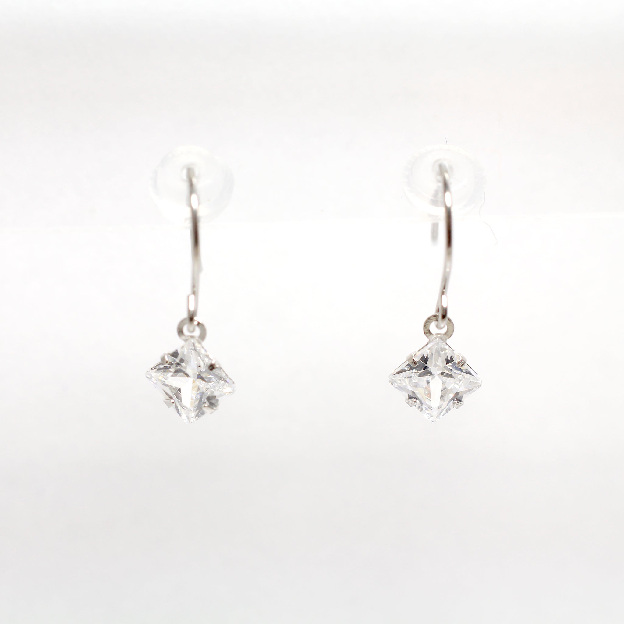 キュービックジルコニア プラチナピアス(スクエアカット)《25N02510》