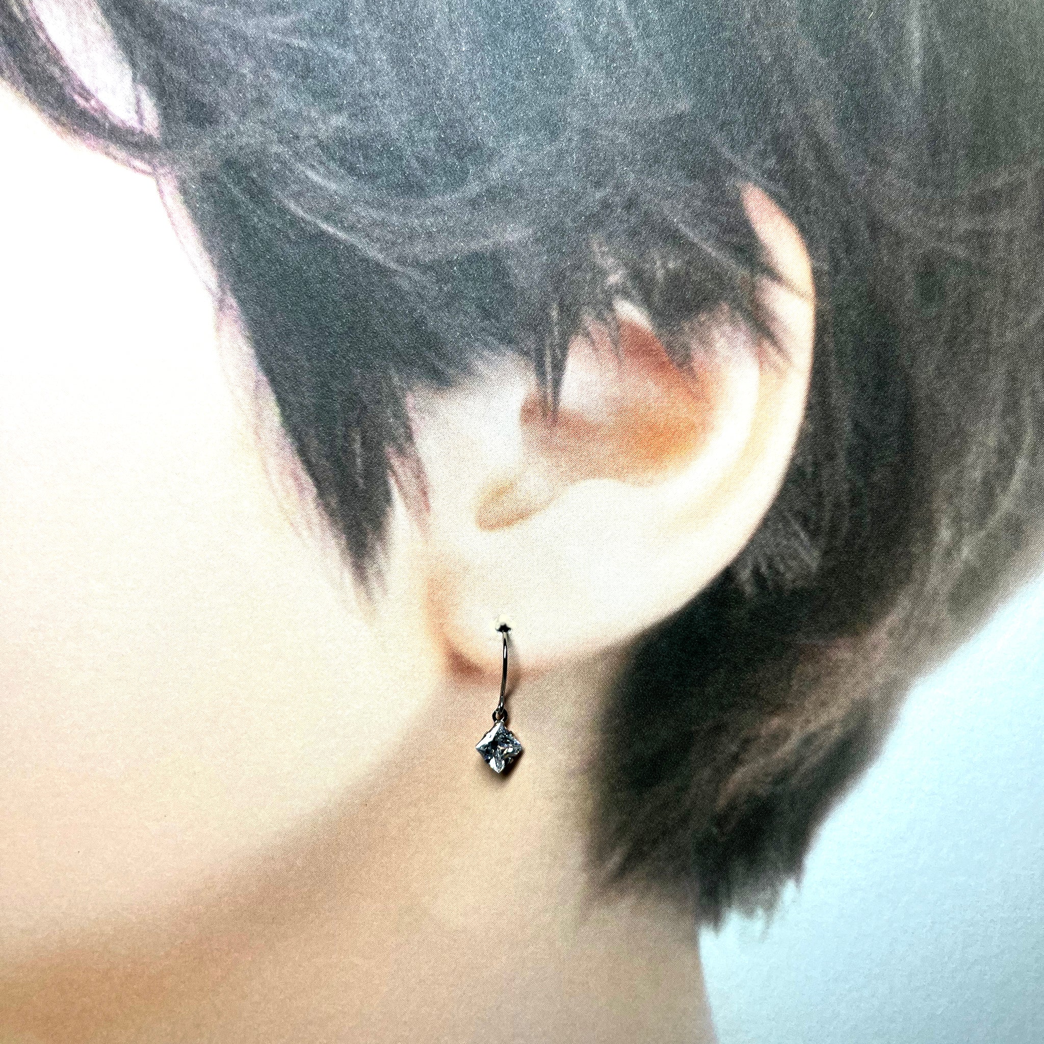 キュービックジルコニア プラチナピアス(スクエアカット)《25N02510》