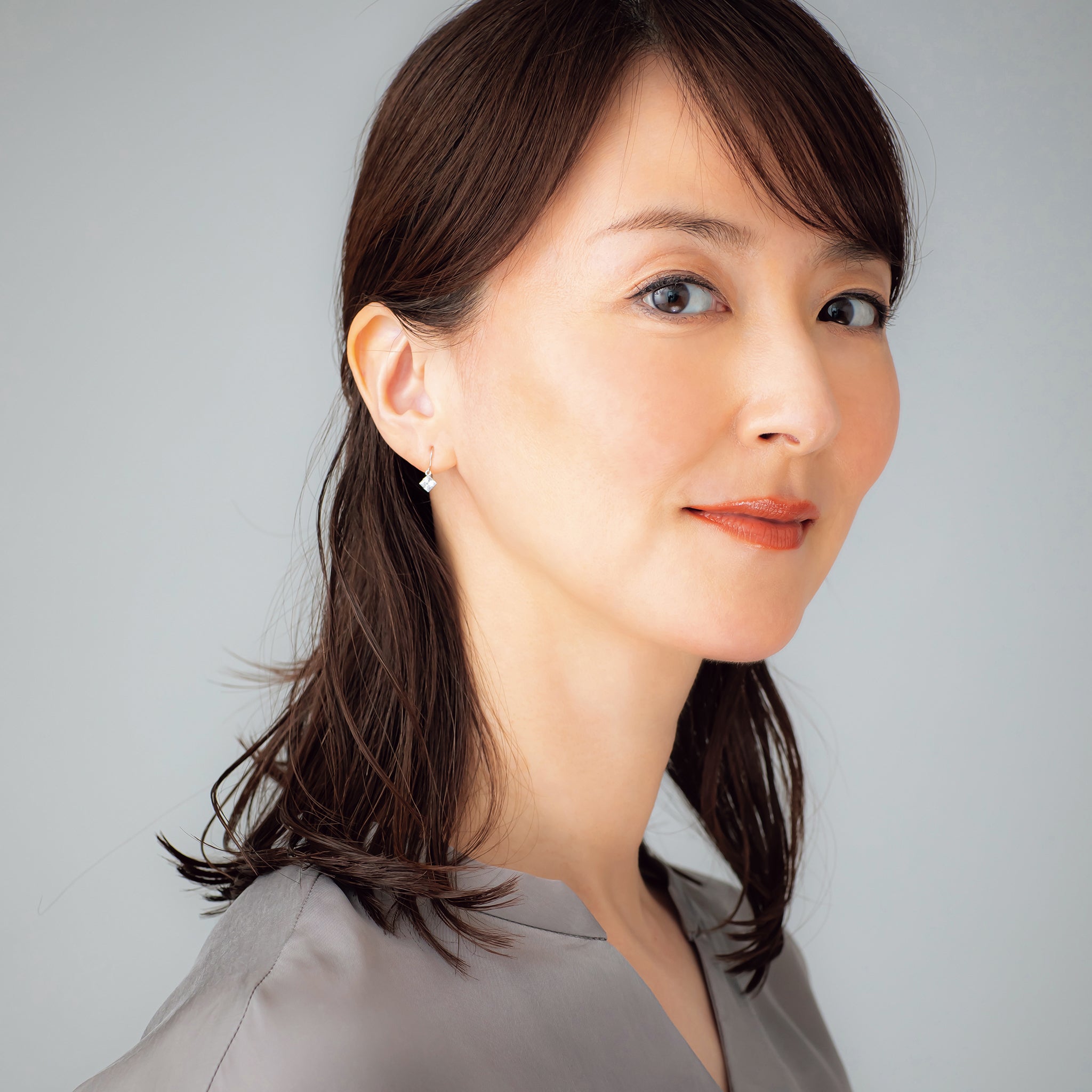 キュービックジルコニア プラチナピアス(スクエアカット)《25N02510》