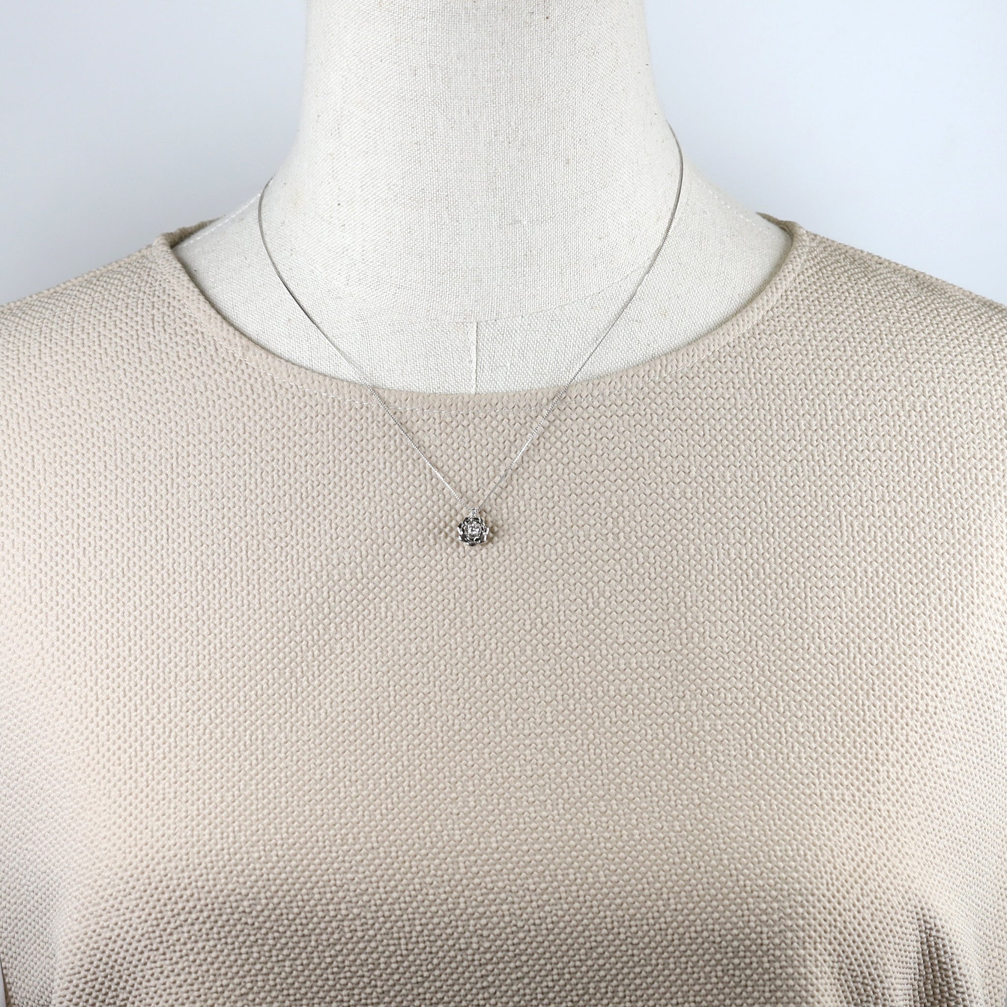 ダイヤモンド プラチナネックレス(バラモチーフ/4月誕生石)《25N02604》