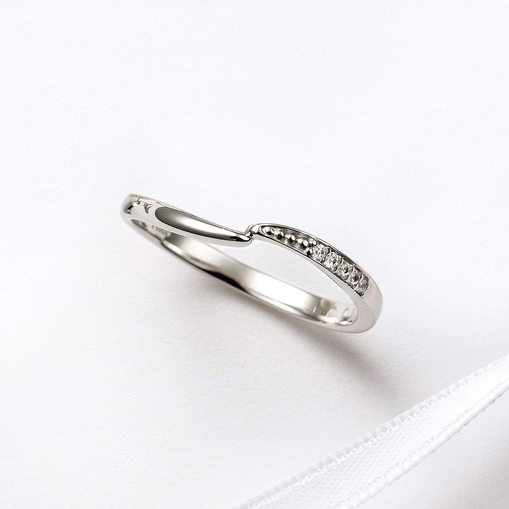 ダイヤモンド プラチナピンキーリング(4月誕生石)《25N02611》