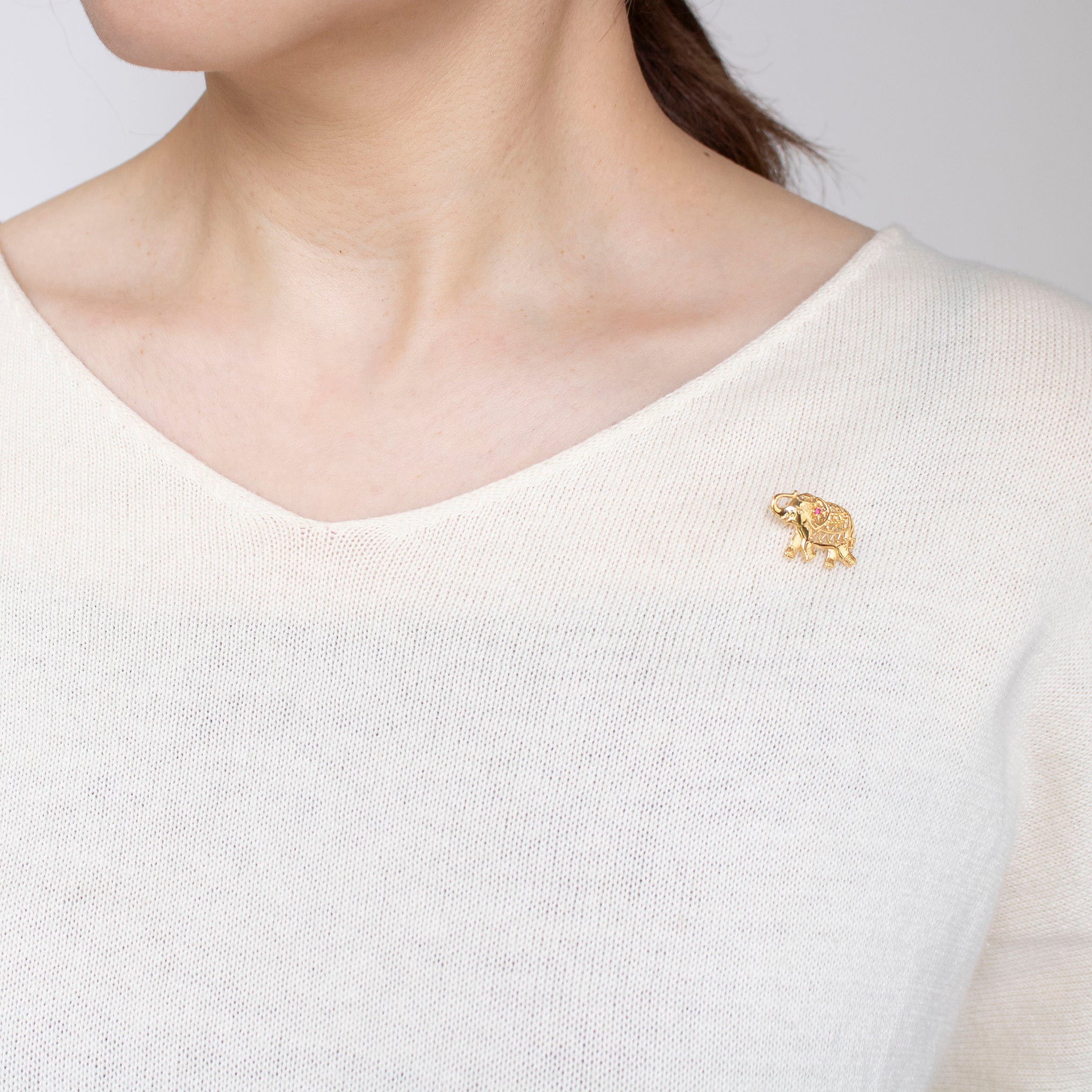 ルビー シルバーブローチ(ゾウモチーフ/7月誕生石)《25N02906》