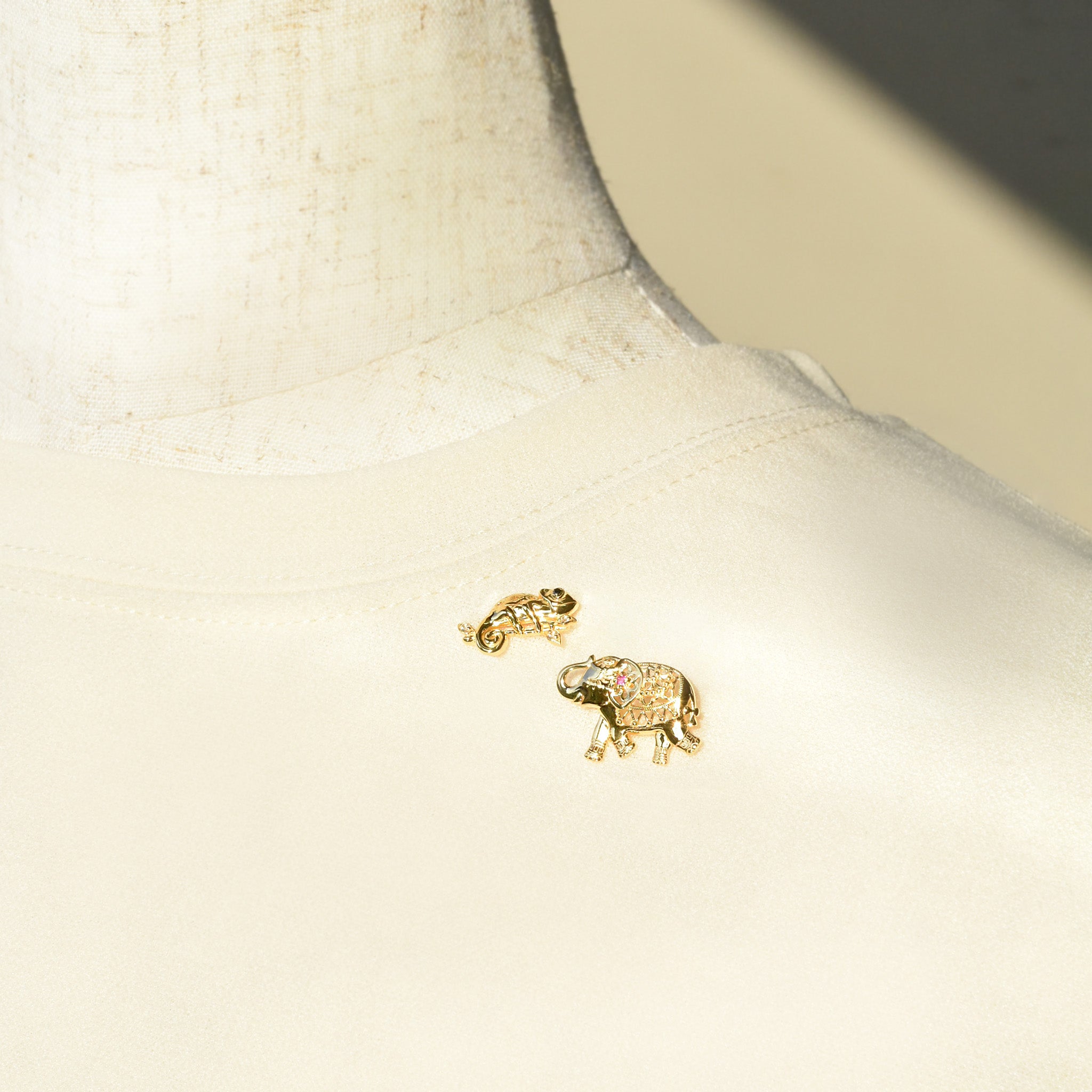 ルビー シルバーブローチ(ゾウモチーフ/7月誕生石)《25N02906》