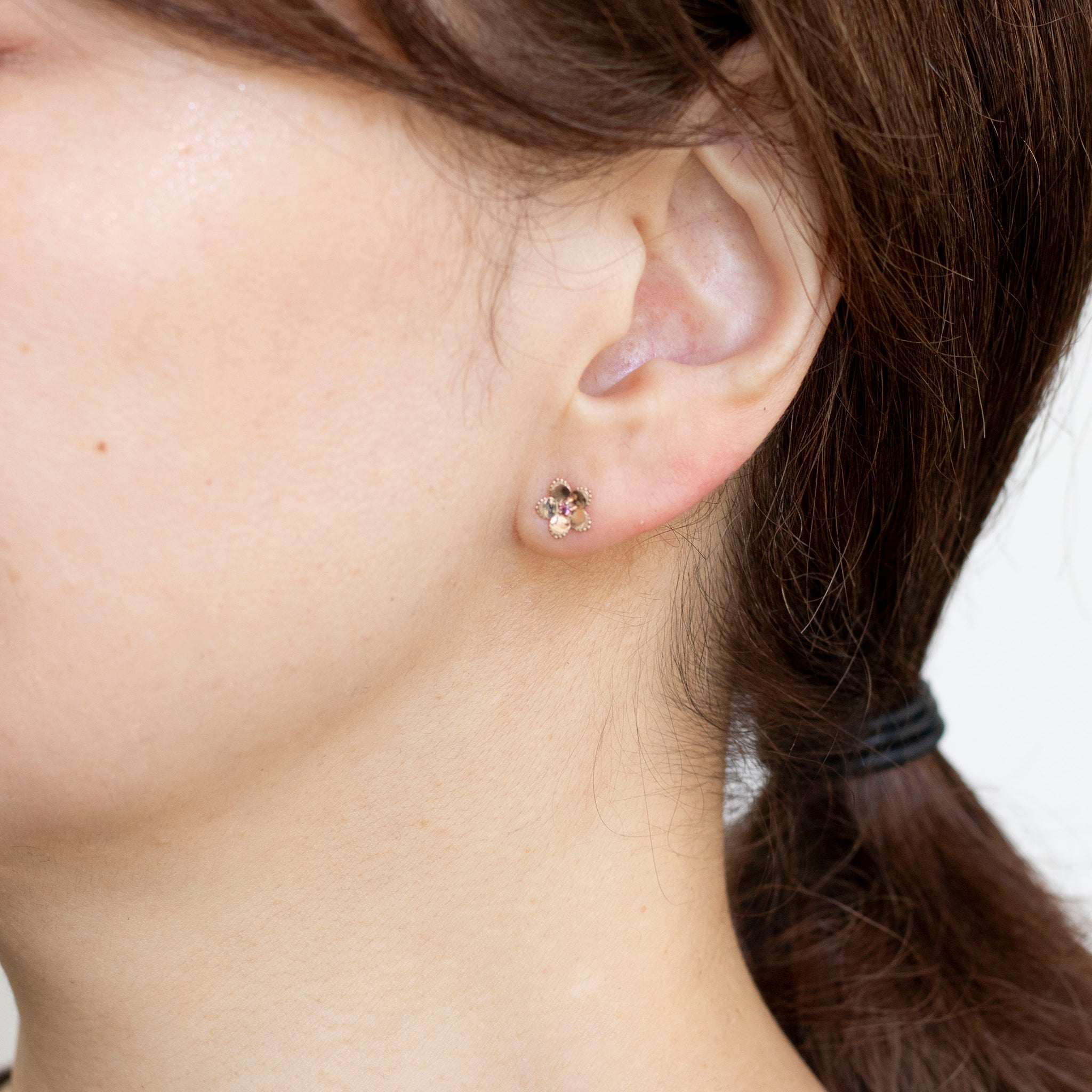 ピンクトルマリン K10ピアス(フラワーモチーフ/10月誕生石)《25N02912》