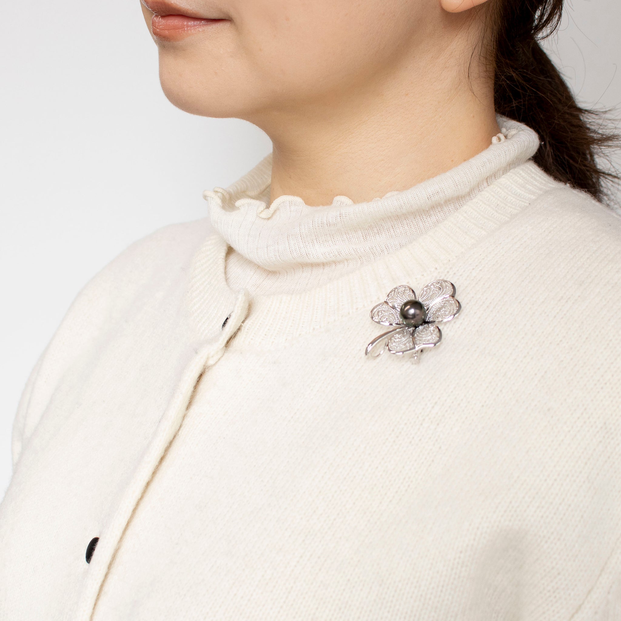 パール シルバーブローチ(黒蝶真珠/9mm/クローバーモチーフ/6月誕生石)《25N03004》