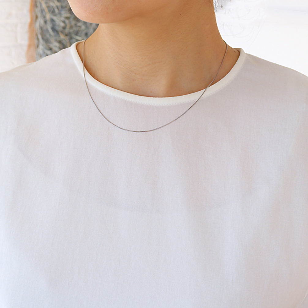 プラチナチェーン(ベネチアン/幅0.6mm/45cm/スライドピン式/「楽わ」付き/フリーアジャスター)《25N03104》