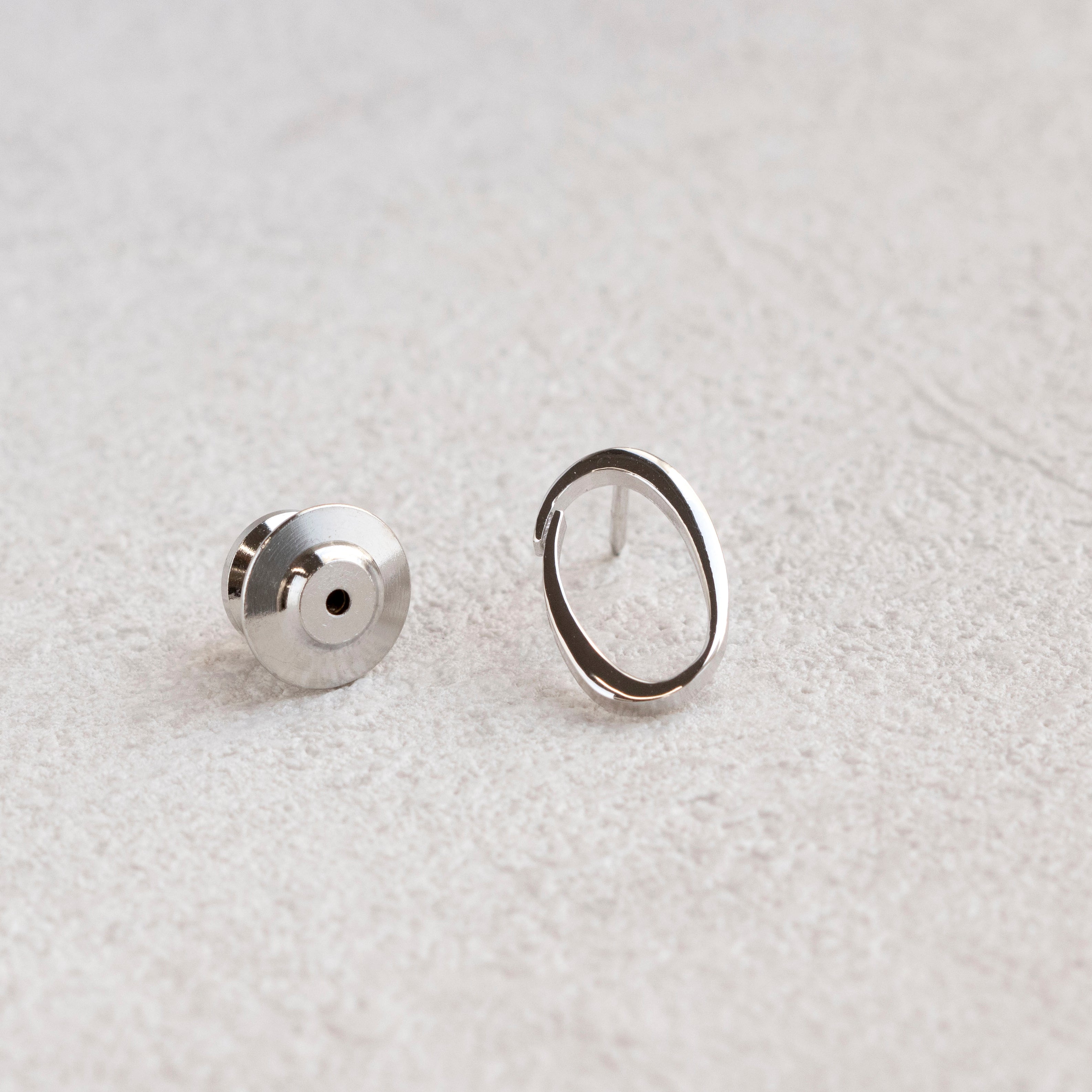 シルバーブローチ(0/数字モチーフ)《25N03606-0》