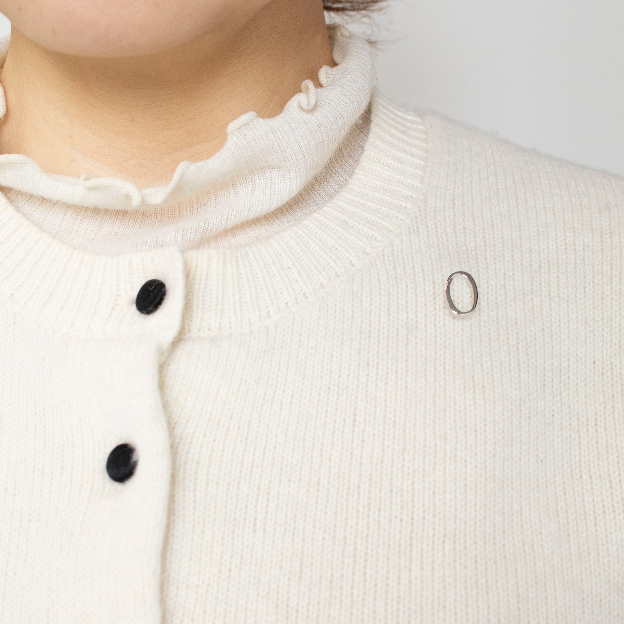 シルバーブローチ(0/数字モチーフ)《25N03606-0》