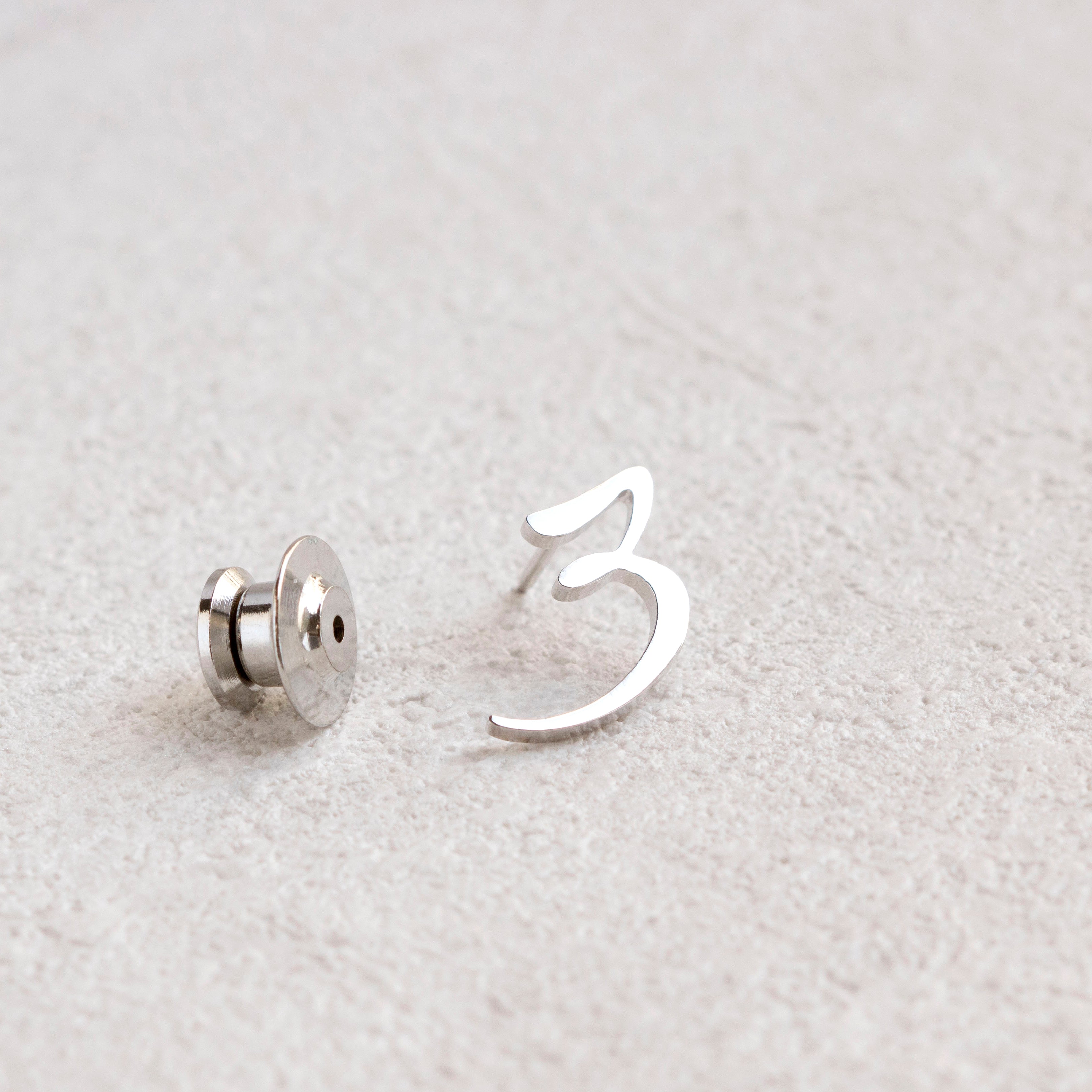 シルバーブローチ(3/数字モチーフ)《25N03606-3》