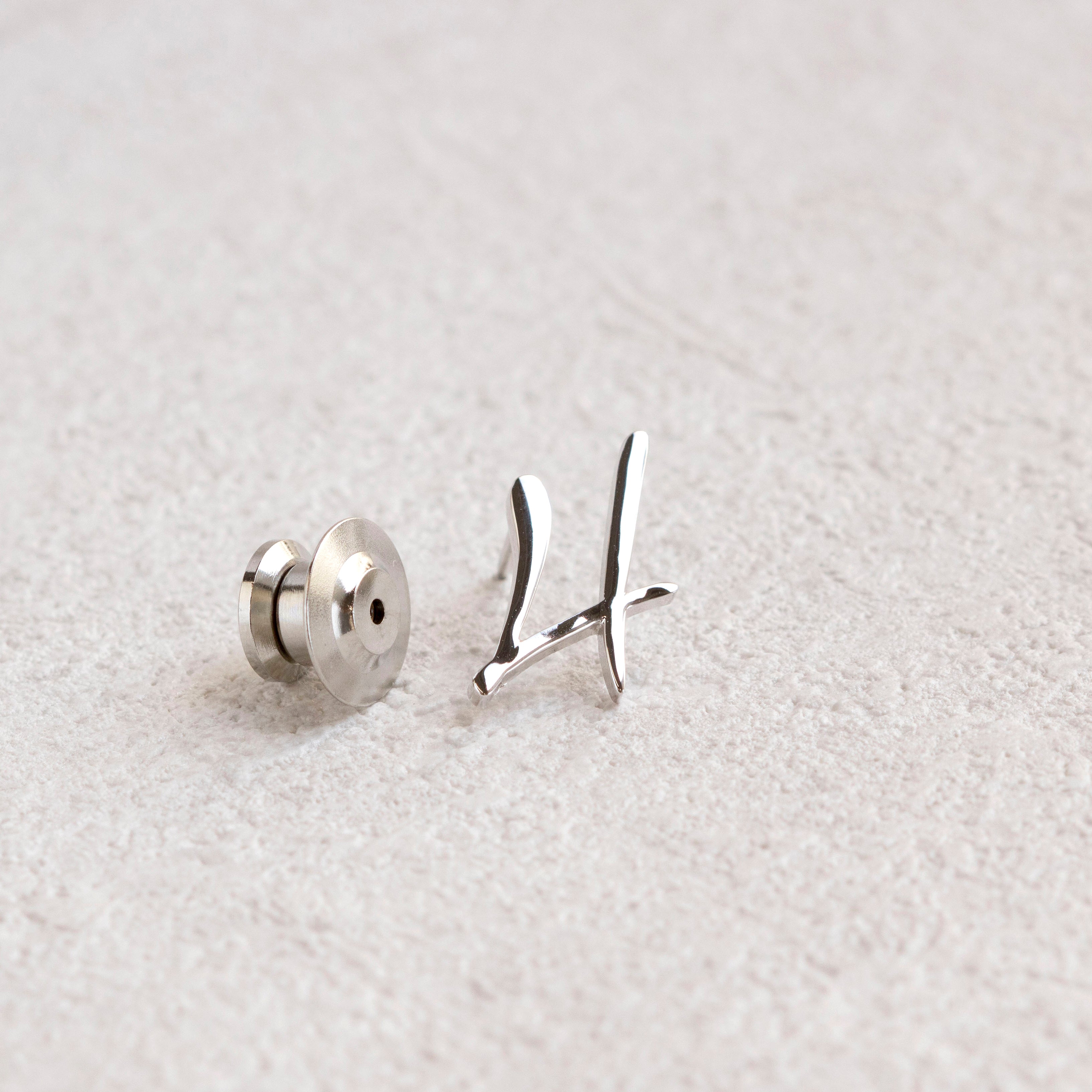 シルバーブローチ(4/数字モチーフ)《25N03606-4》