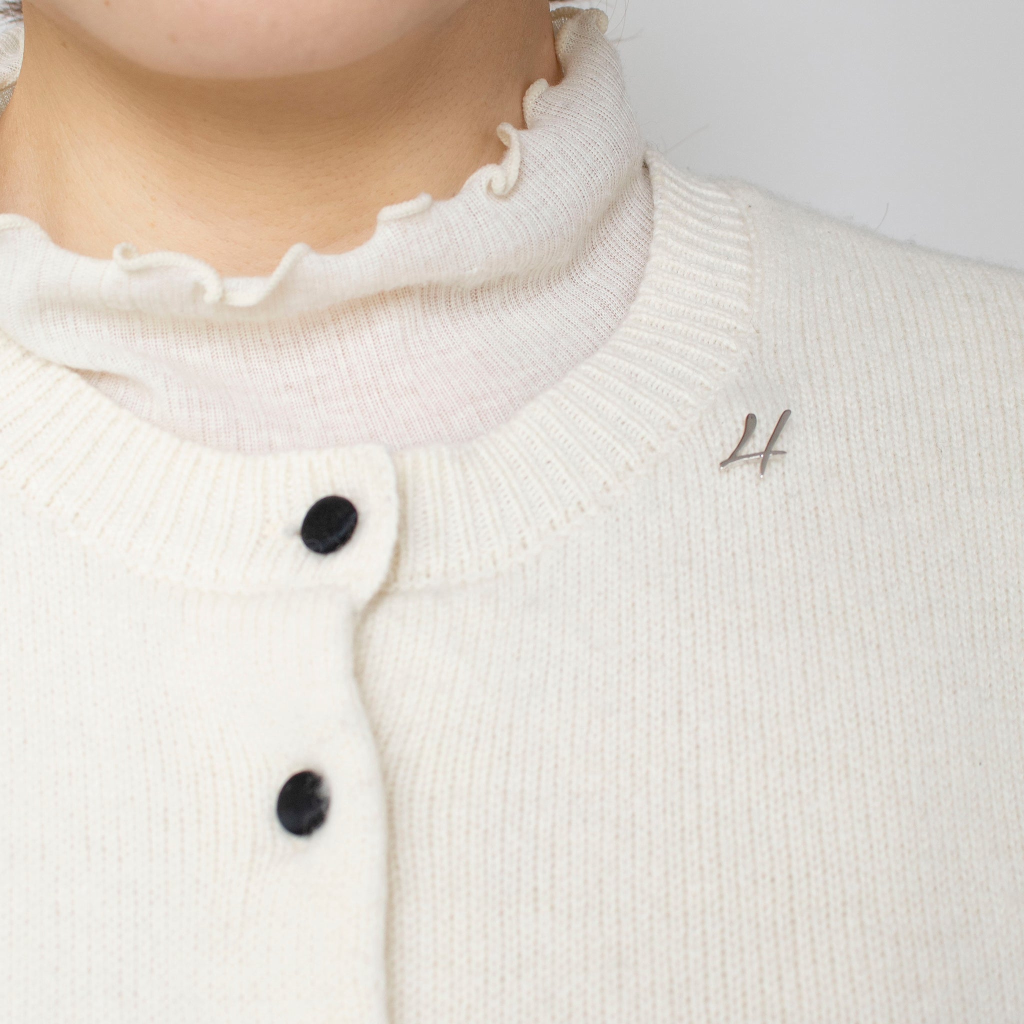 シルバーブローチ(4/数字モチーフ)《25N03606-4》