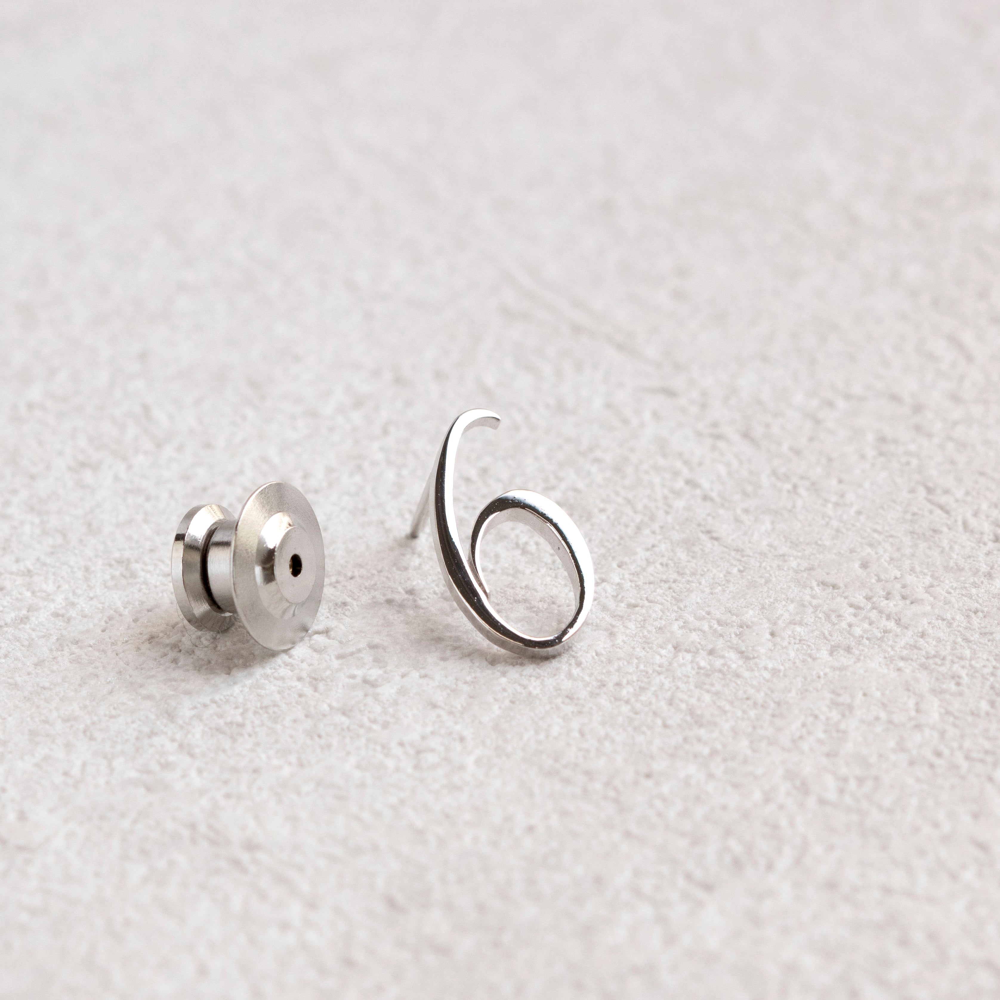 シルバーブローチ(6/数字モチーフ)《25N03606-6》