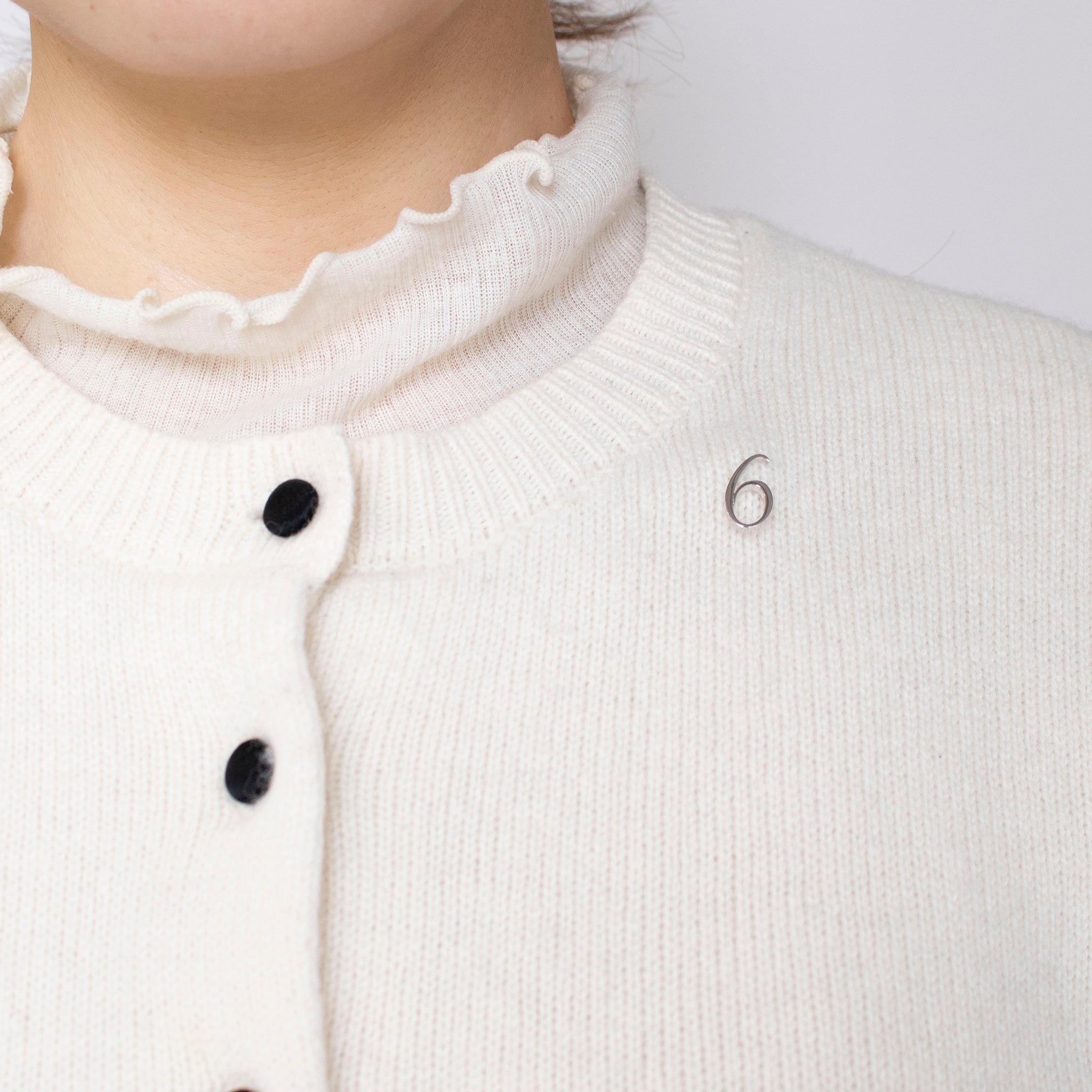 シルバーブローチ(6/数字モチーフ)《25N03606-6》