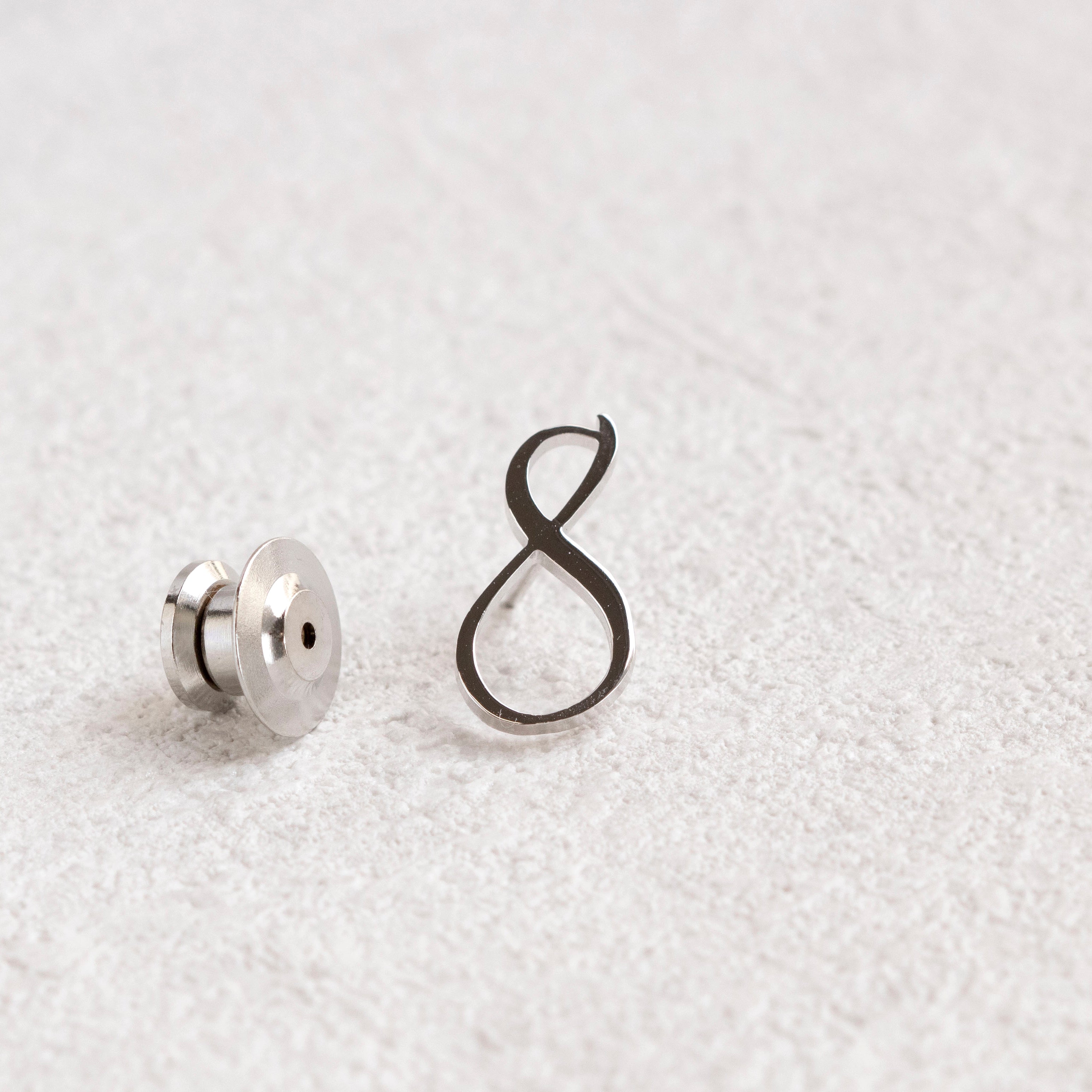 シルバーブローチ(8/数字モチーフ)《25N03606-8》