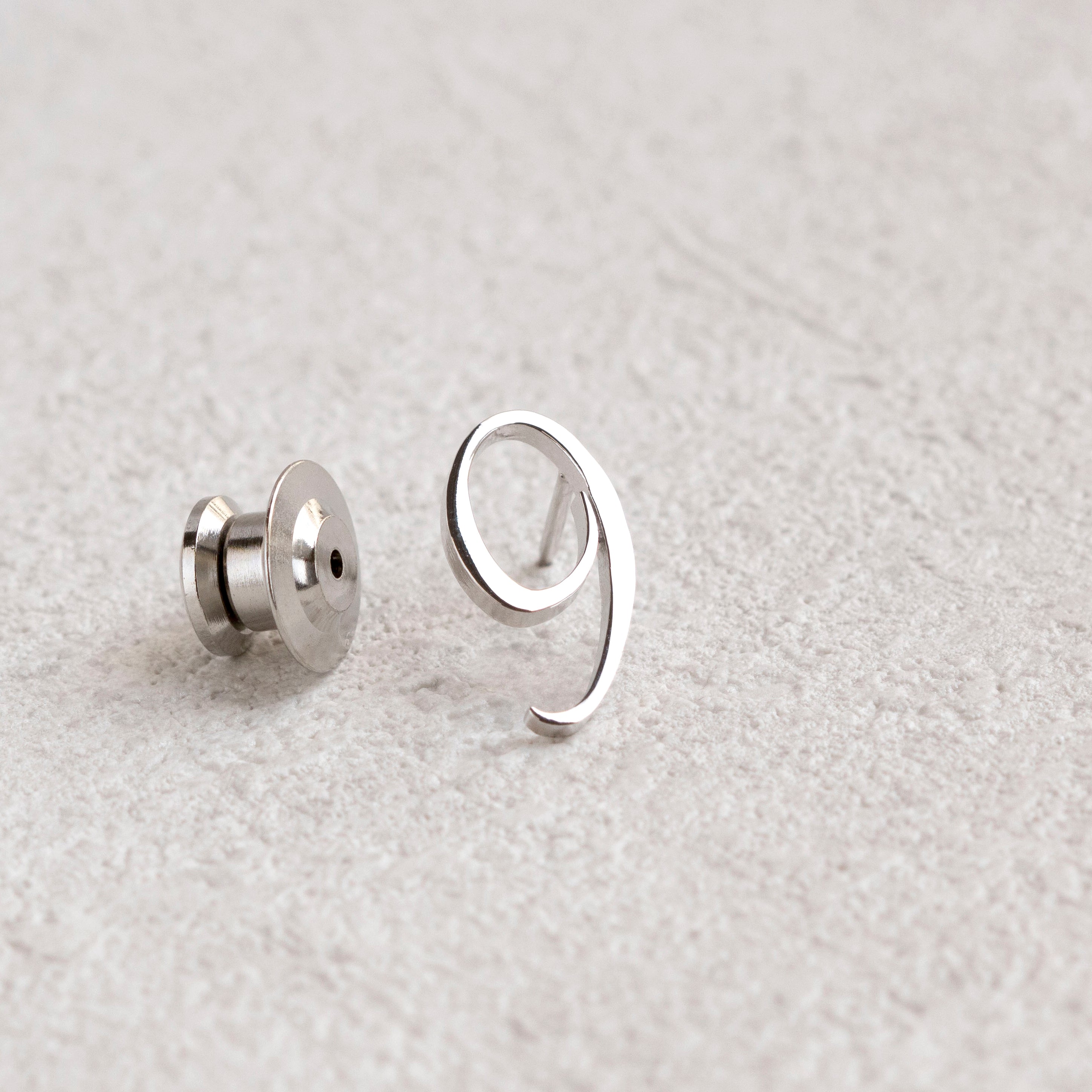 シルバーブローチ(9/数字モチーフ)《25N03606-9》