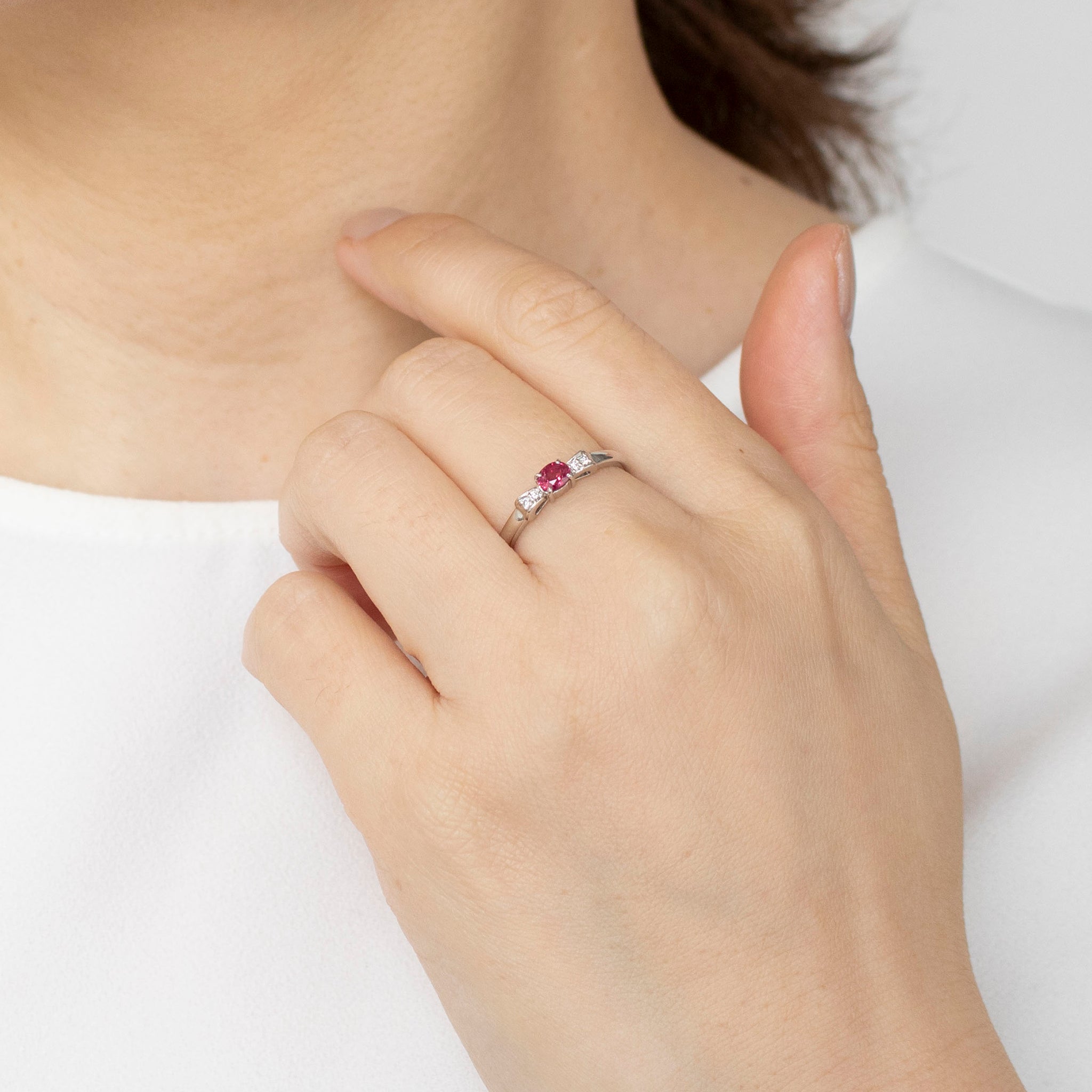 【限定1点】ルビー/ダイヤモンド プラチナリング(リボンモチーフ/7月誕生石)《25T10109》