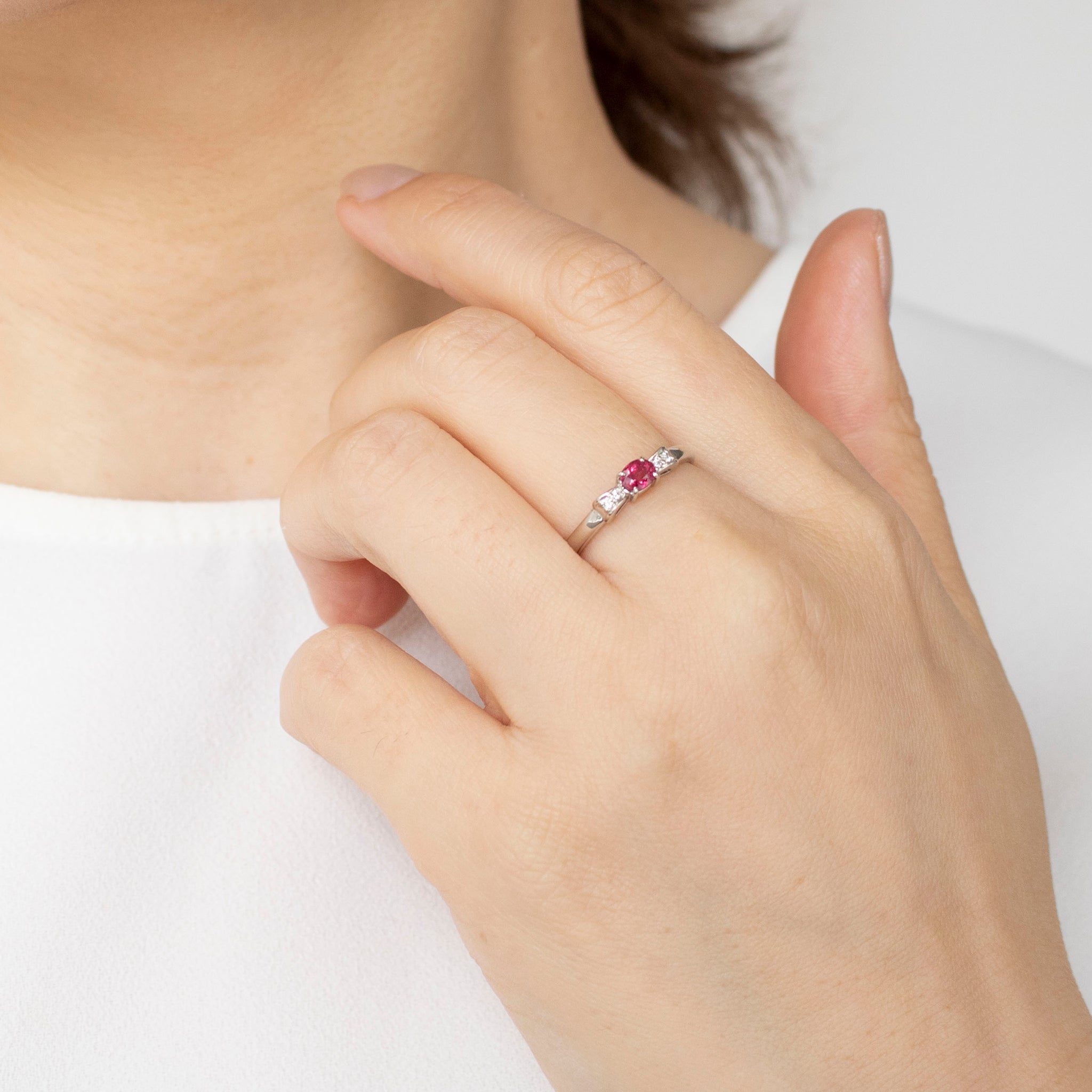 【限定1点】ルビー/ダイヤモンド プラチナリング(リボンモチーフ/7月誕生石)《25T10109》