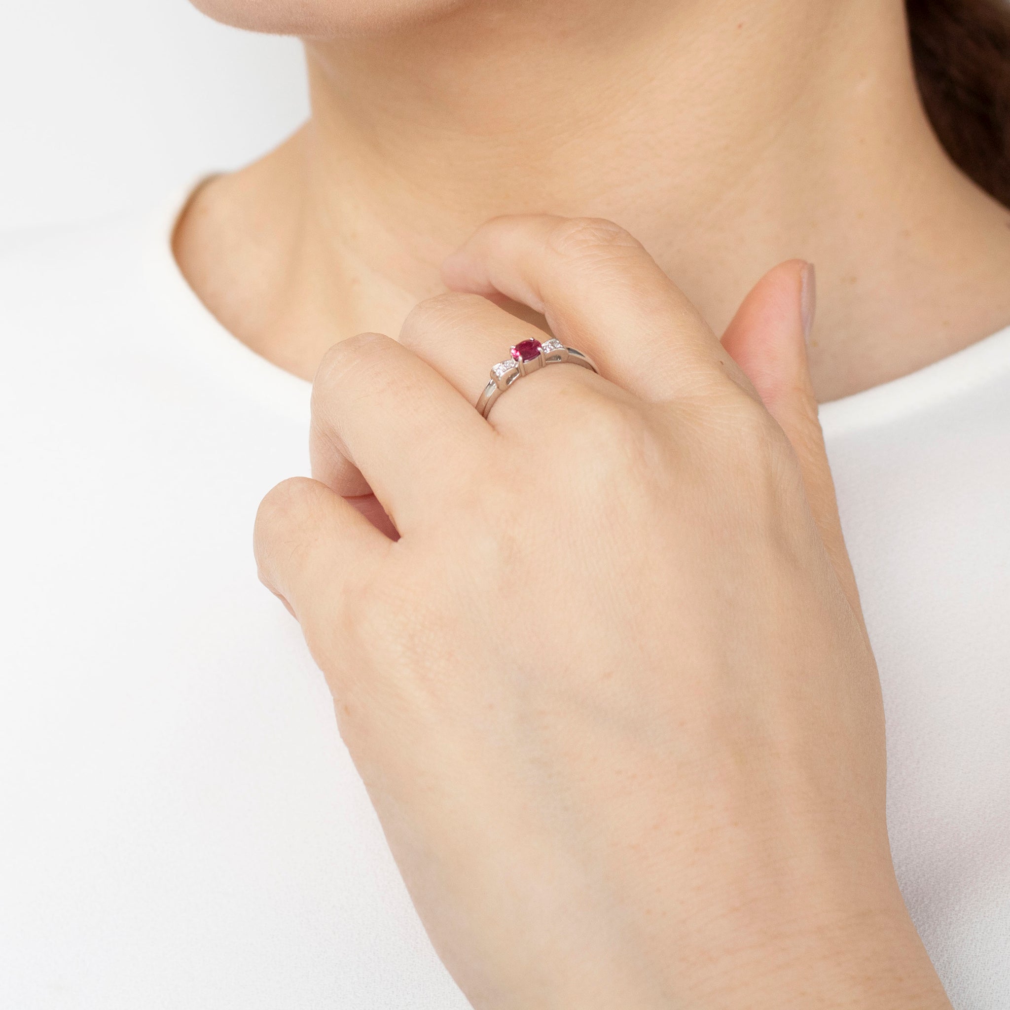 【限定1点】ルビー/ダイヤモンド プラチナリング(リボンモチーフ/7月誕生石)《25T10109》