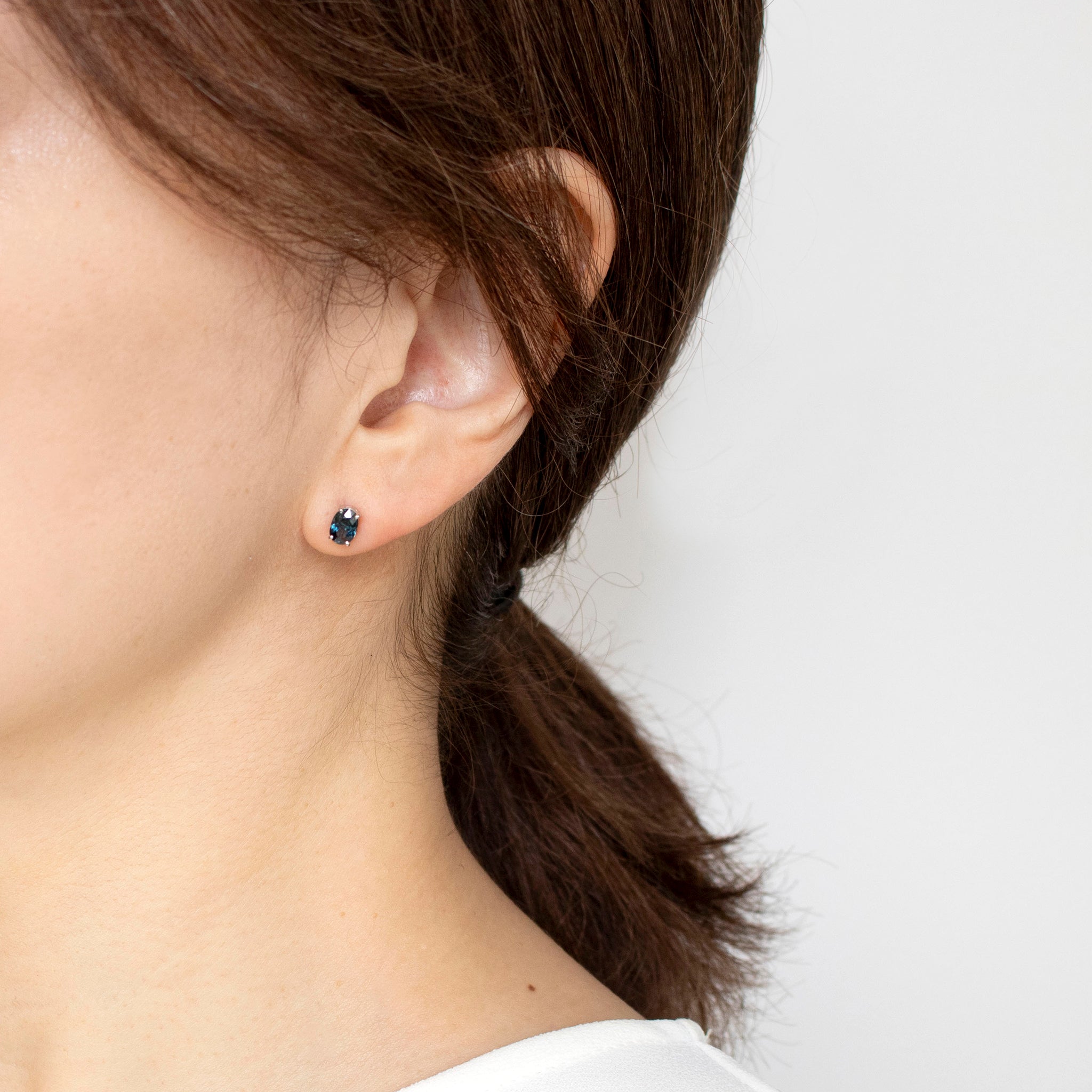 【限定1点】ティールカラーサファイア プラチナピアス(9月誕生石/鑑別書付き)《25T10112》