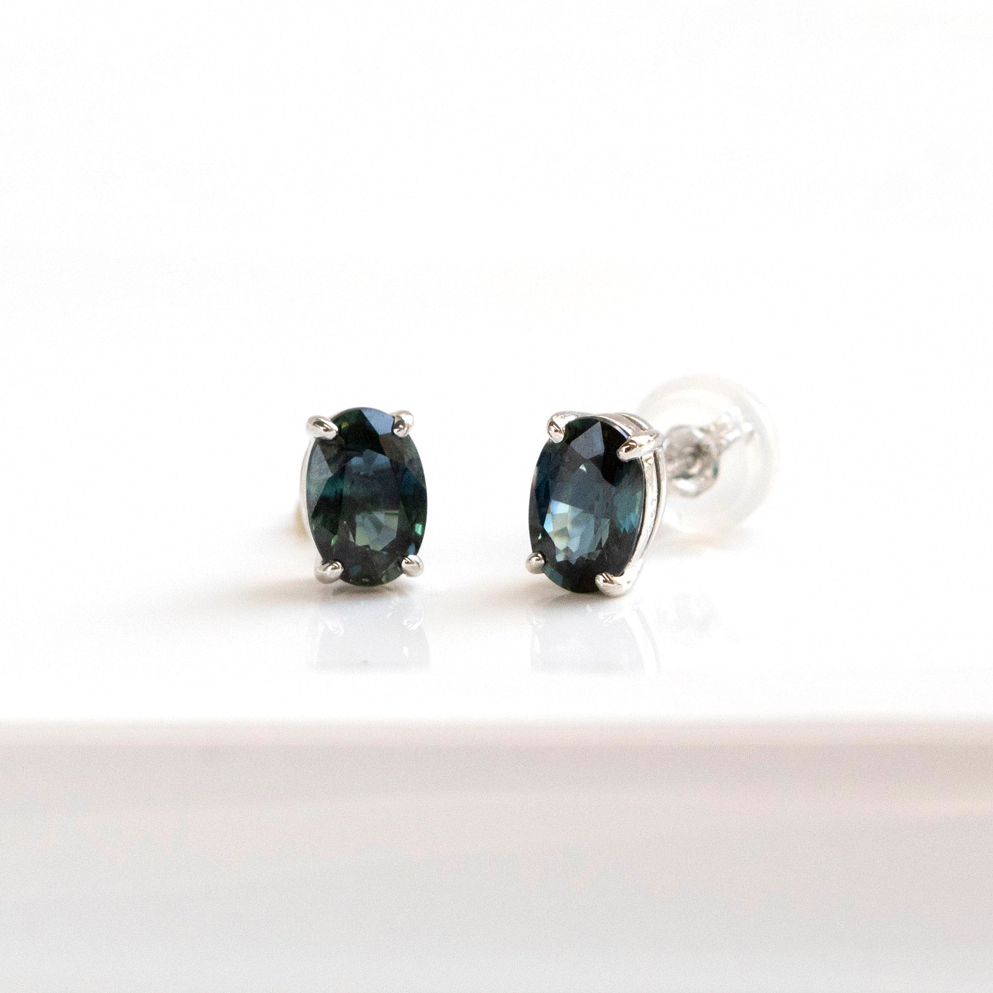 【限定1点】ティールカラーサファイア プラチナピアス(9月誕生石/鑑別書付き)《25T10112》