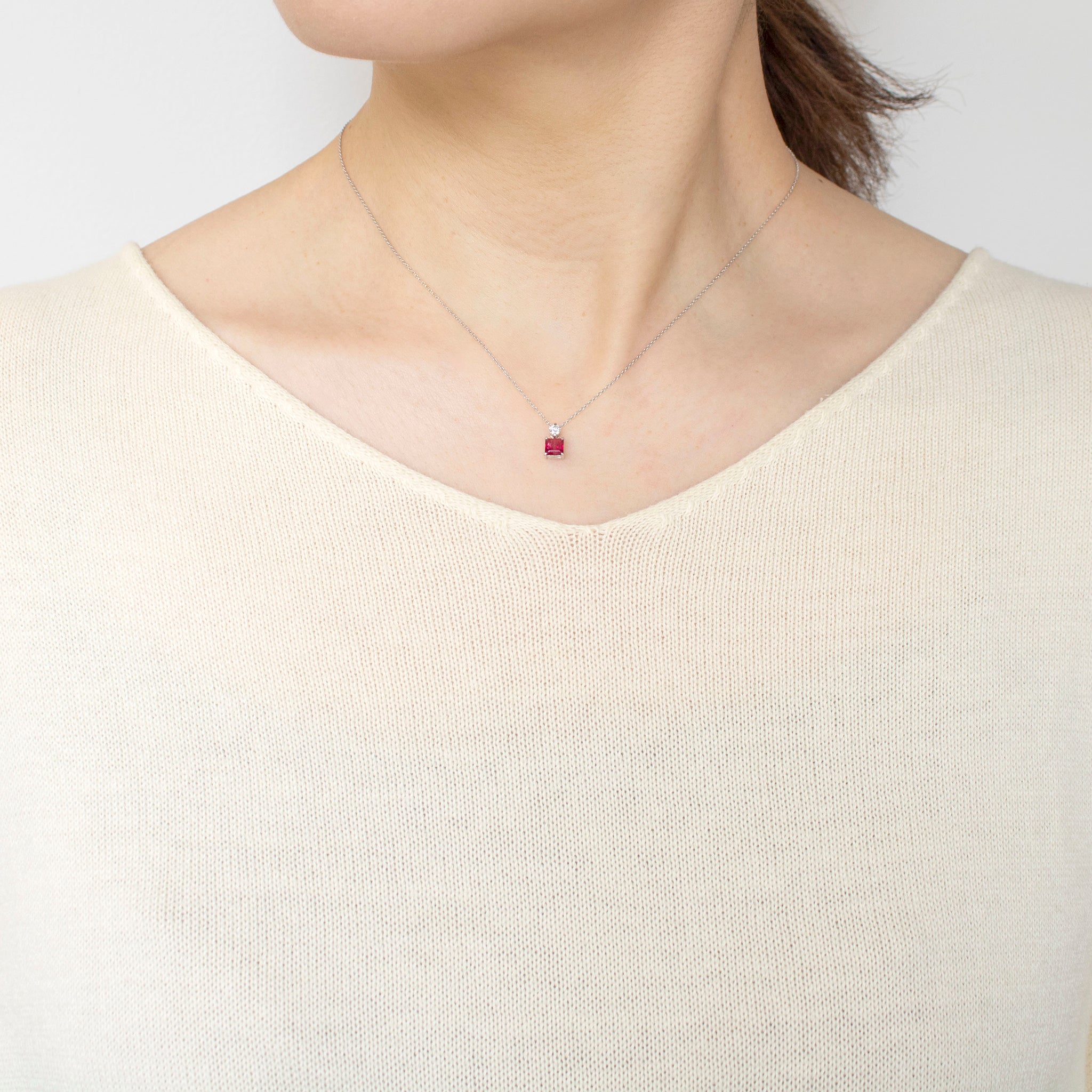 【限定1点】レッドベリル/ダイヤモンド プラチナネックレス(0.4カラット/エメラルドカット/鑑別書付き)《25T10116》