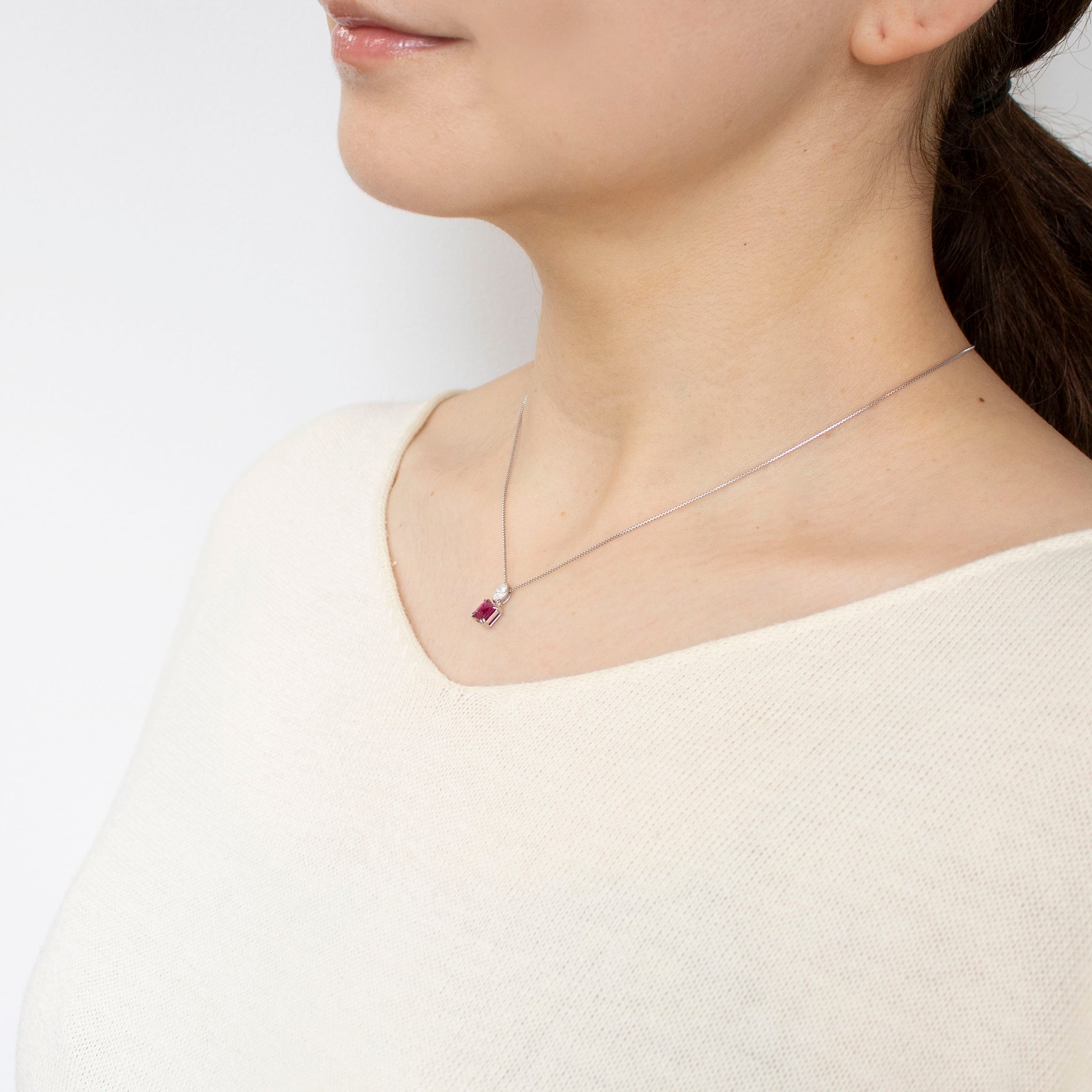 【限定1点】レッドベリル/ダイヤモンド プラチナネックレス(0.5カラット/エメラルドカット/鑑別書付き)《25T10117》