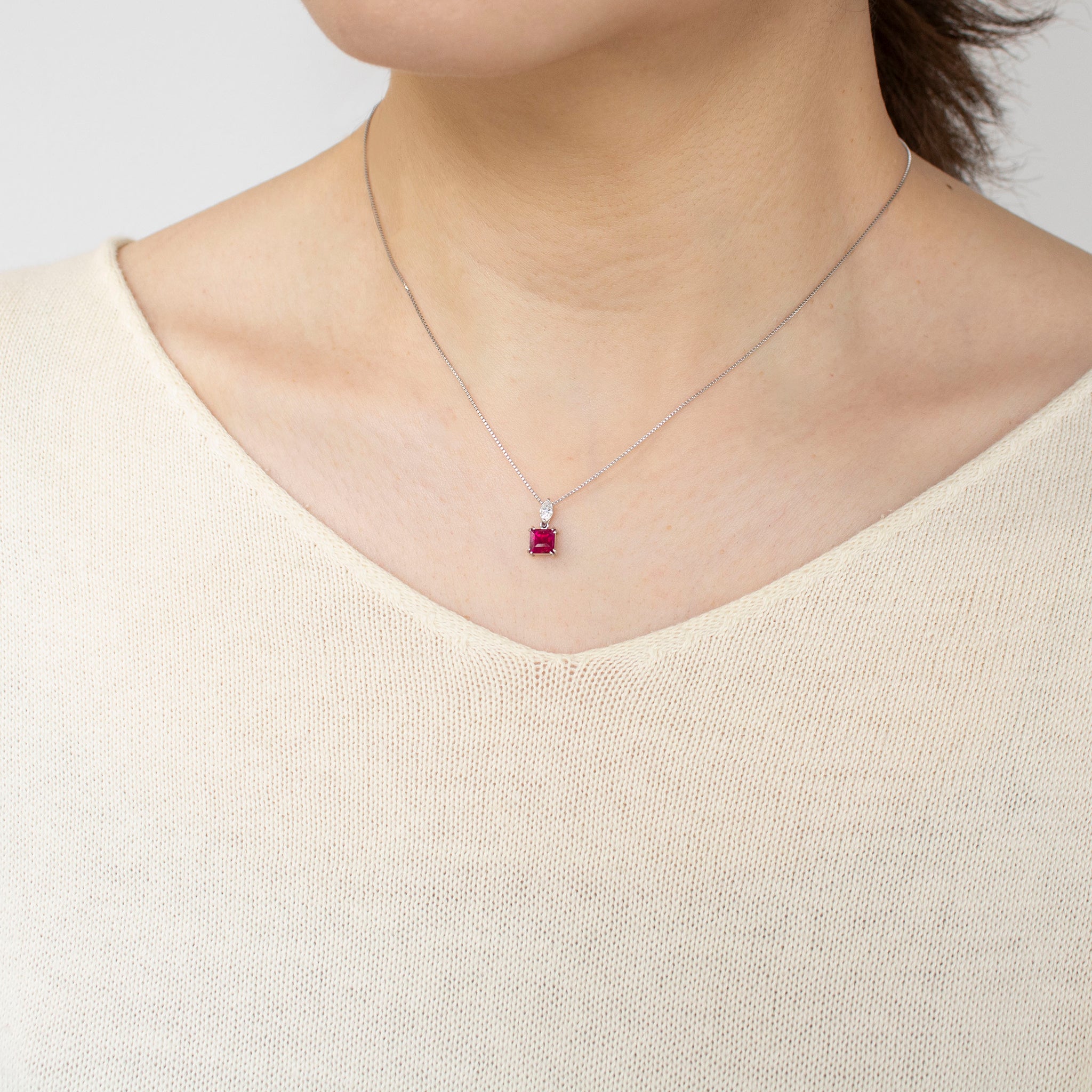 【限定1点】レッドベリル/ダイヤモンド プラチナネックレス(0.5カラット/エメラルドカット/鑑別書付き)《25T10117》