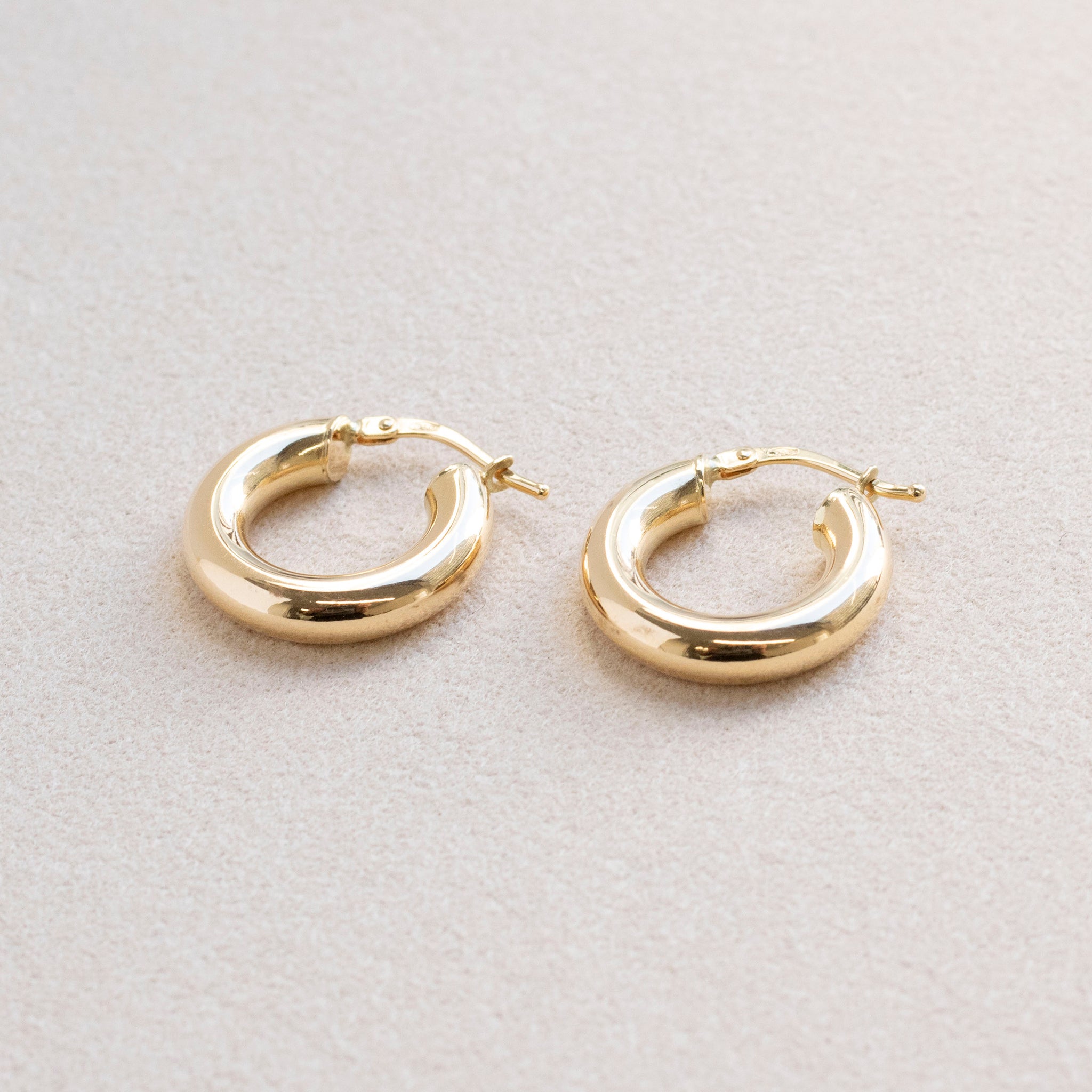 K18ピアス(フープ/イタリア製)《25T10129》