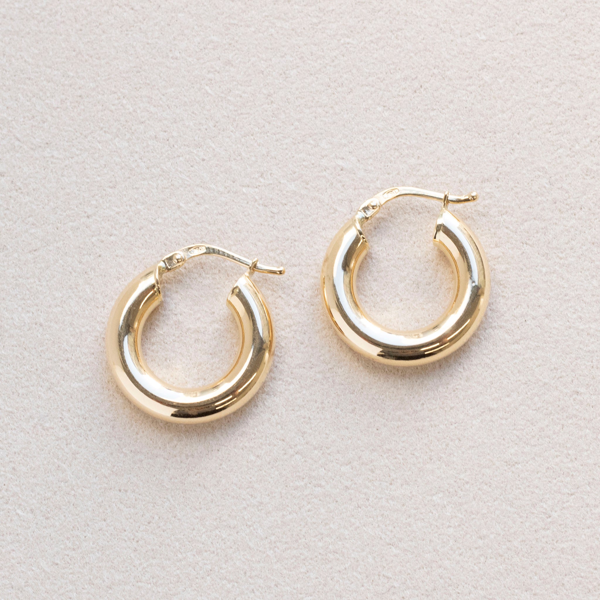 K18ピアス(フープ/イタリア製)《25T10129》