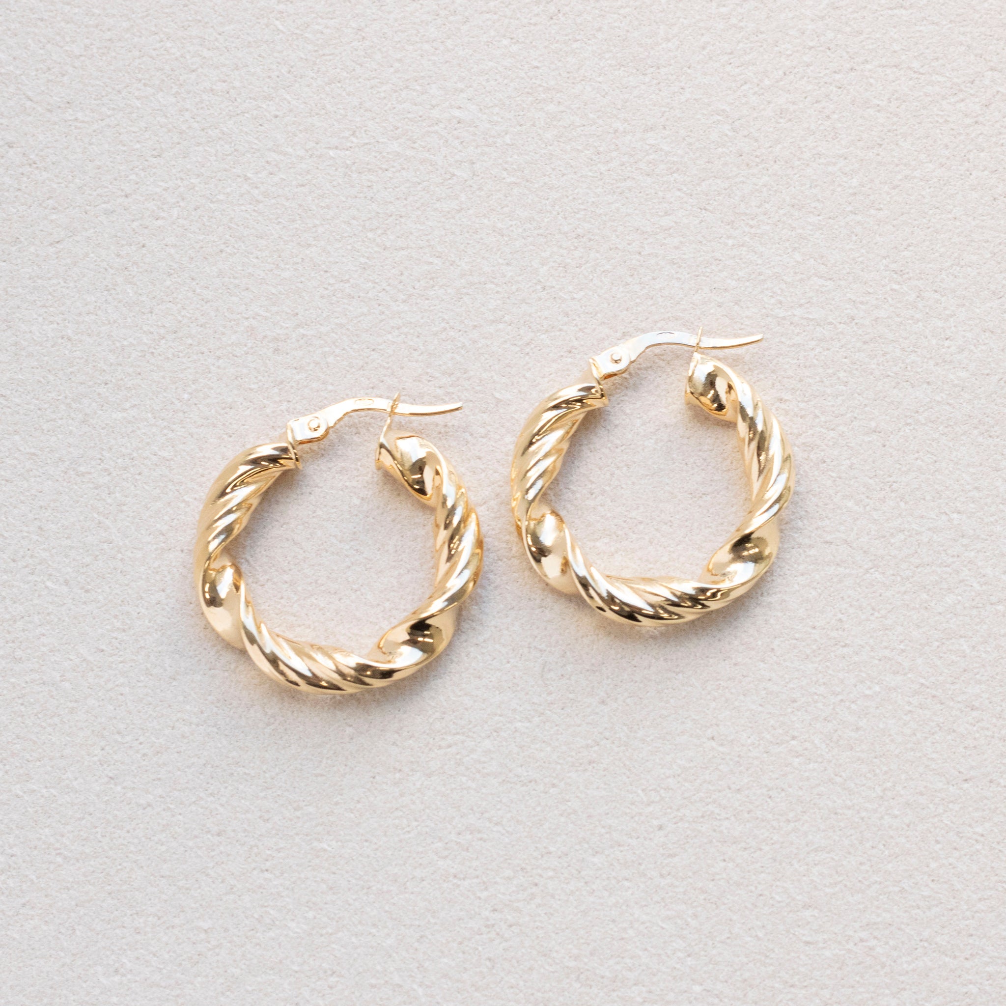 K18ピアス(フープ/イタリア製)《25T10130》