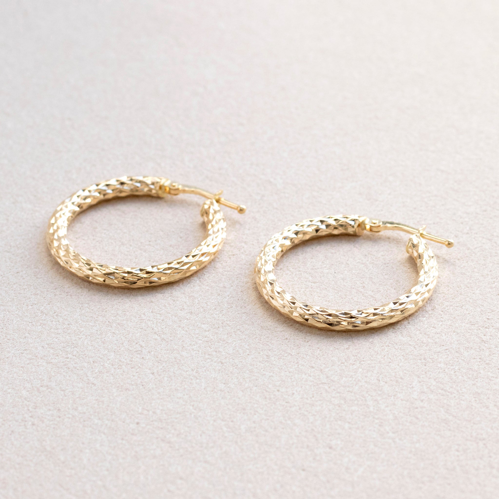 K18ピアス(フープ/イタリア製)《25T10131》